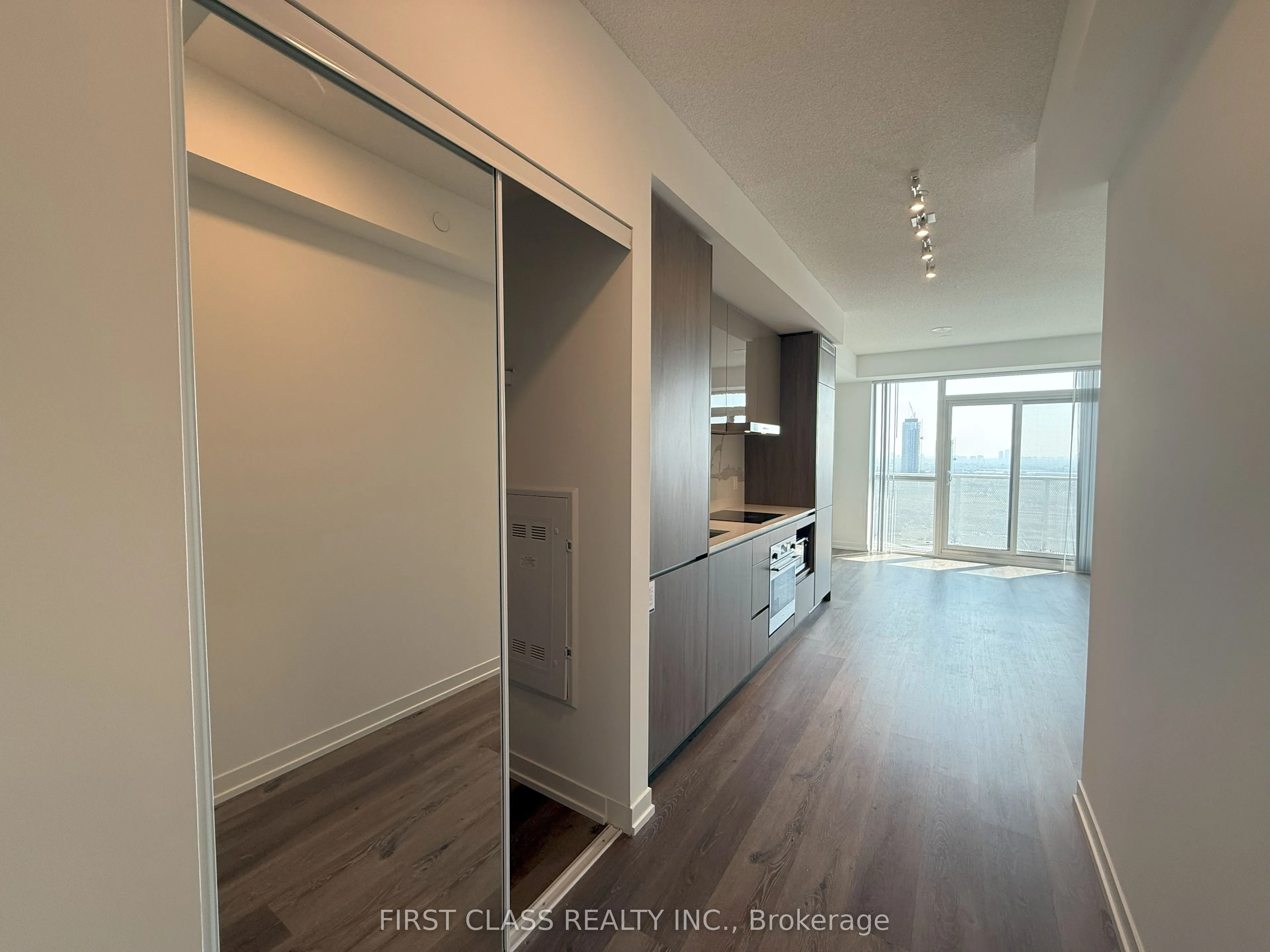 28 Interchange Way, #2807