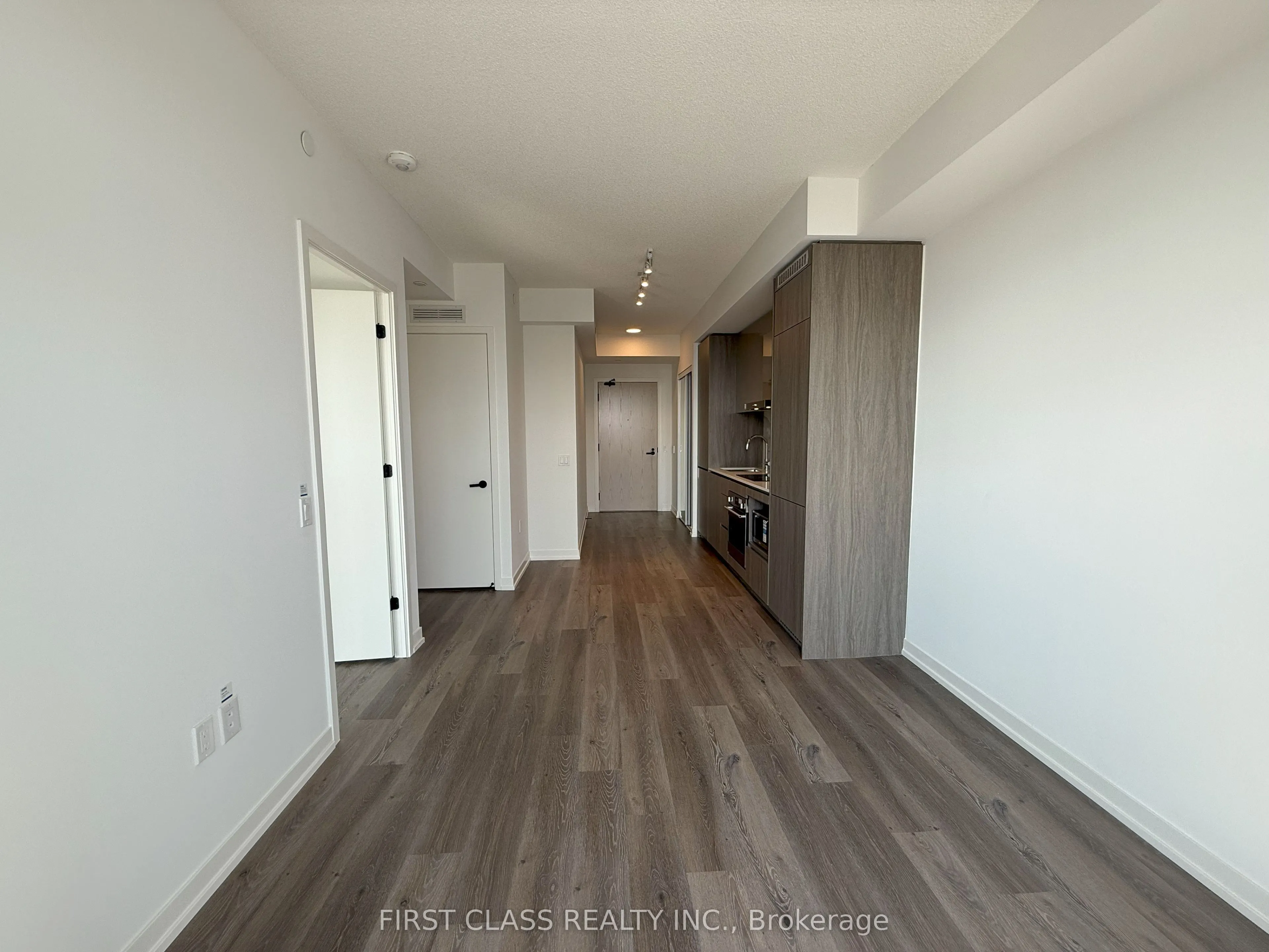 28 Interchange Way, #2807