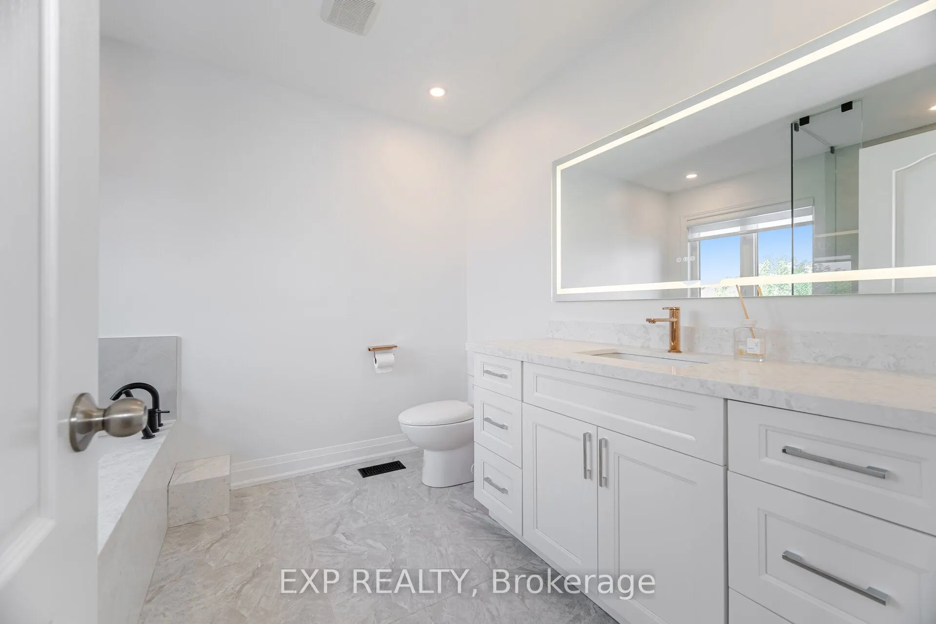 32 Arco Circle