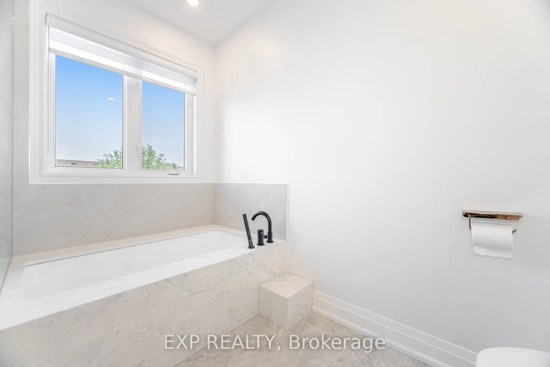 32 Arco Circle