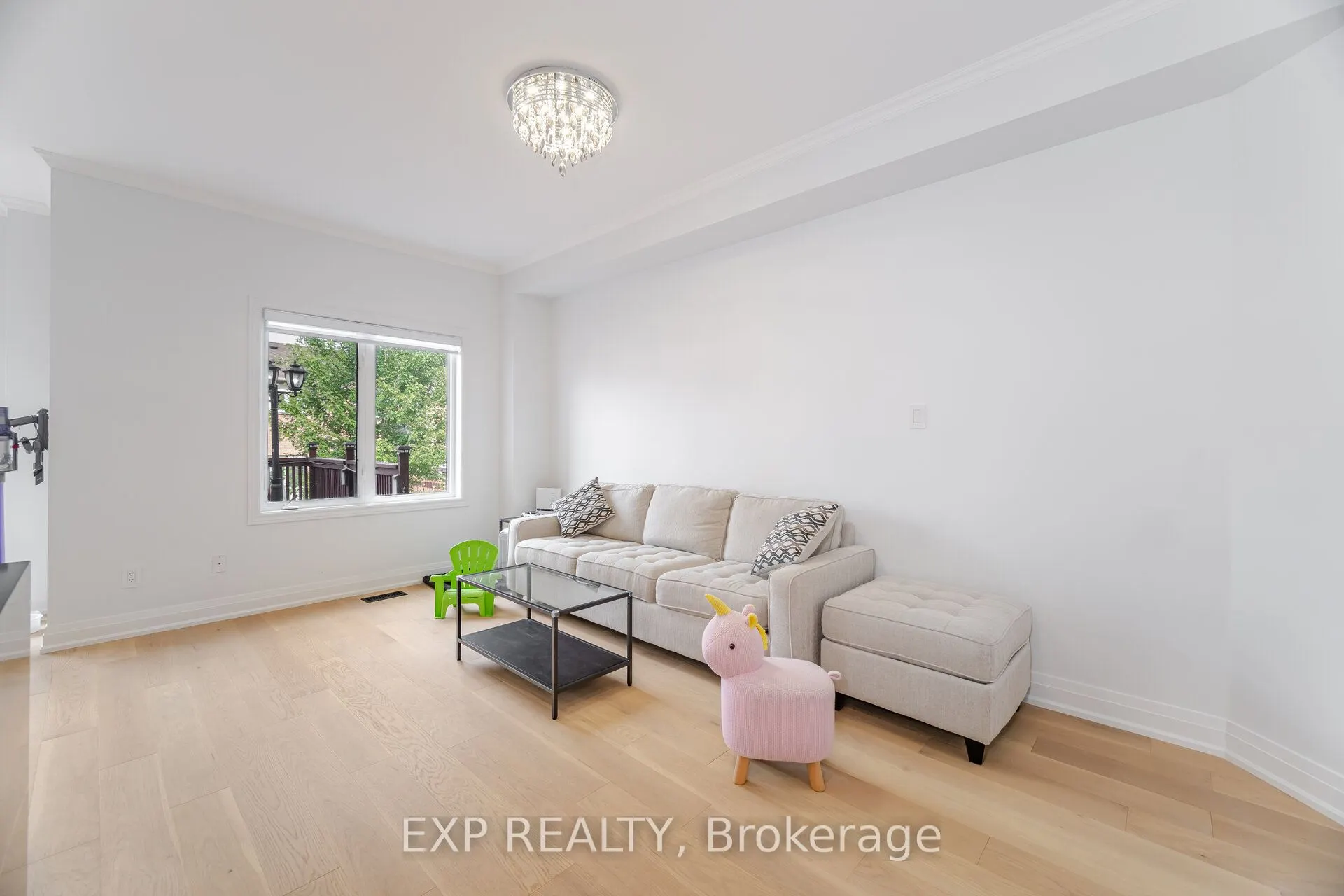 32 Arco Circle