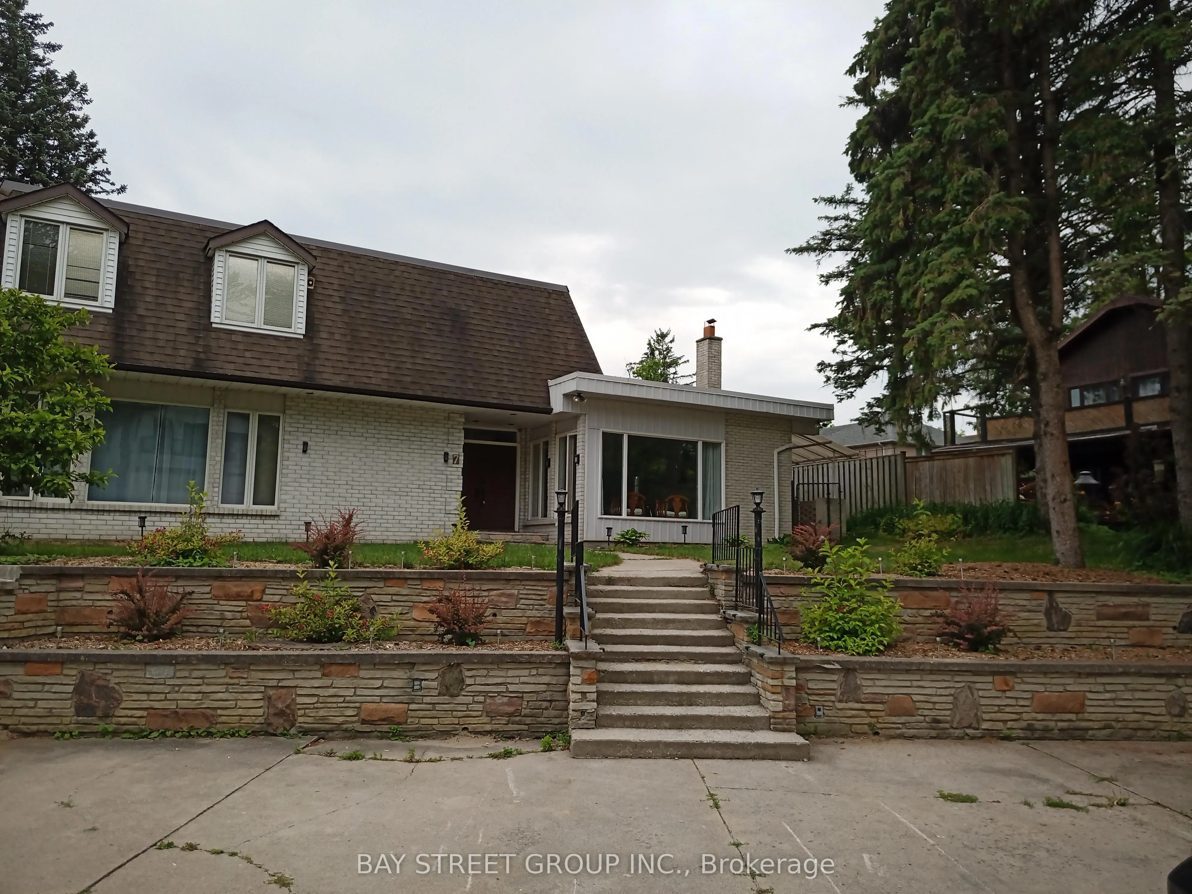 7 Maple Crescent
