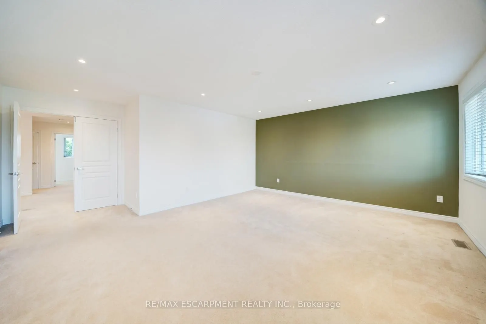 6 Weekes Avenue