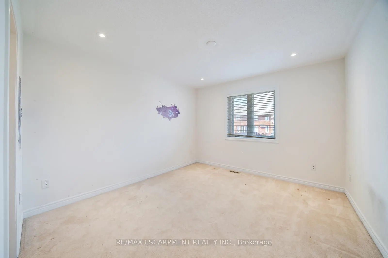 6 Weekes Avenue