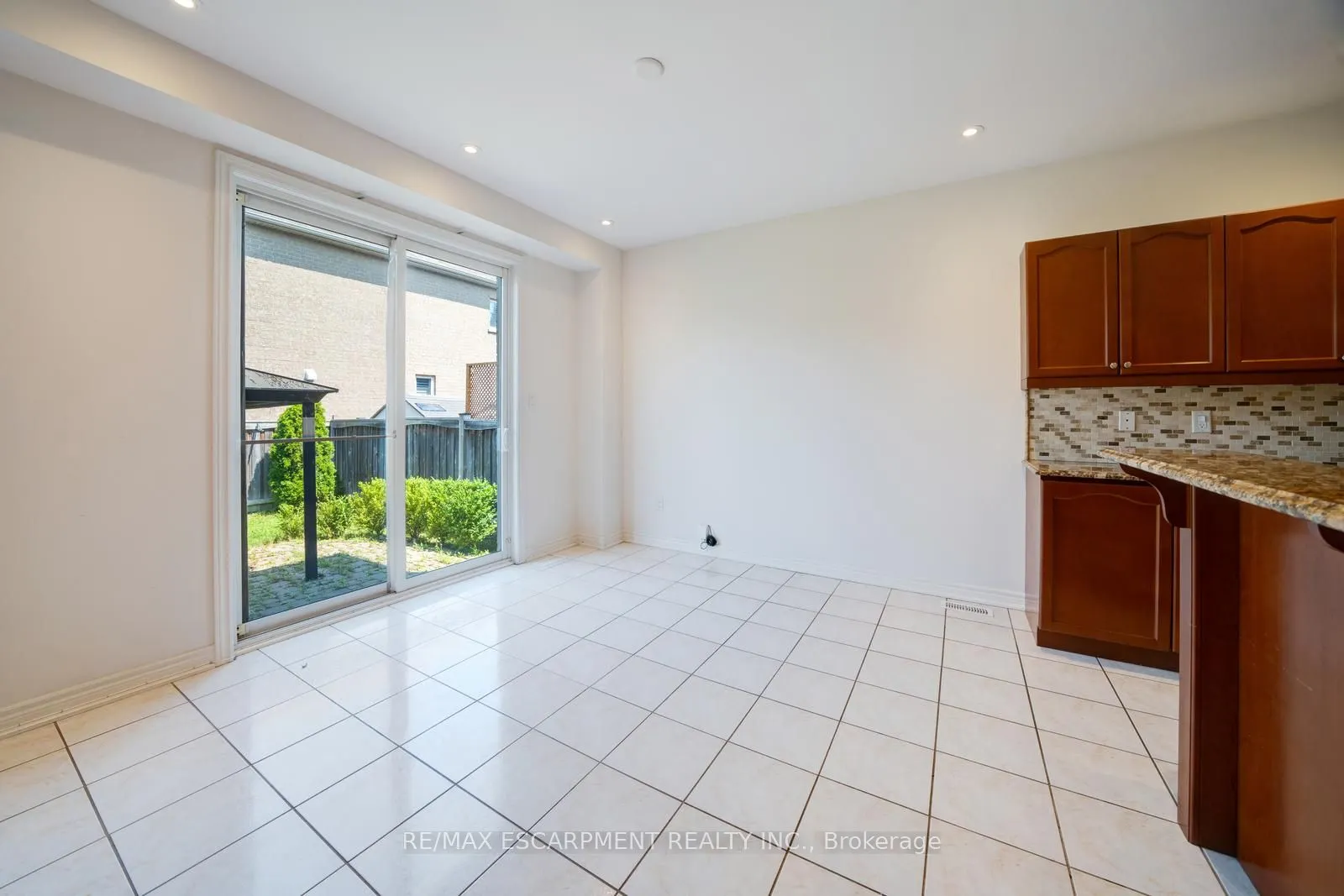 6 Weekes Avenue