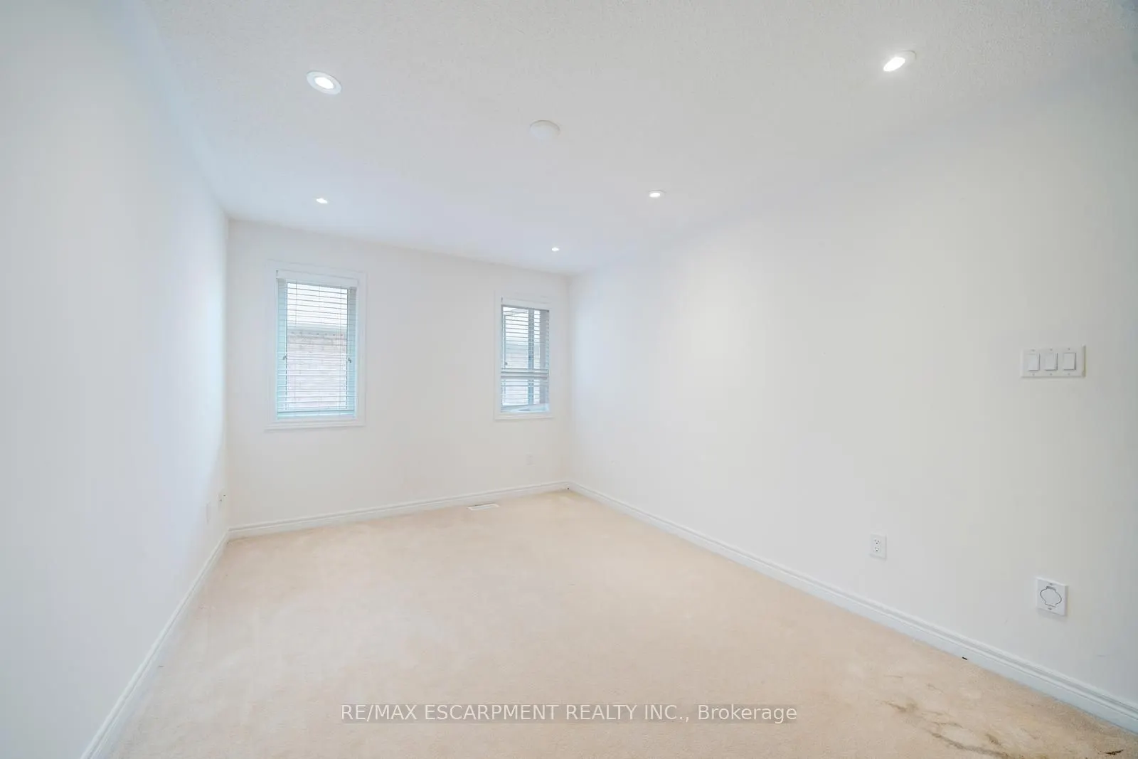 6 Weekes Avenue