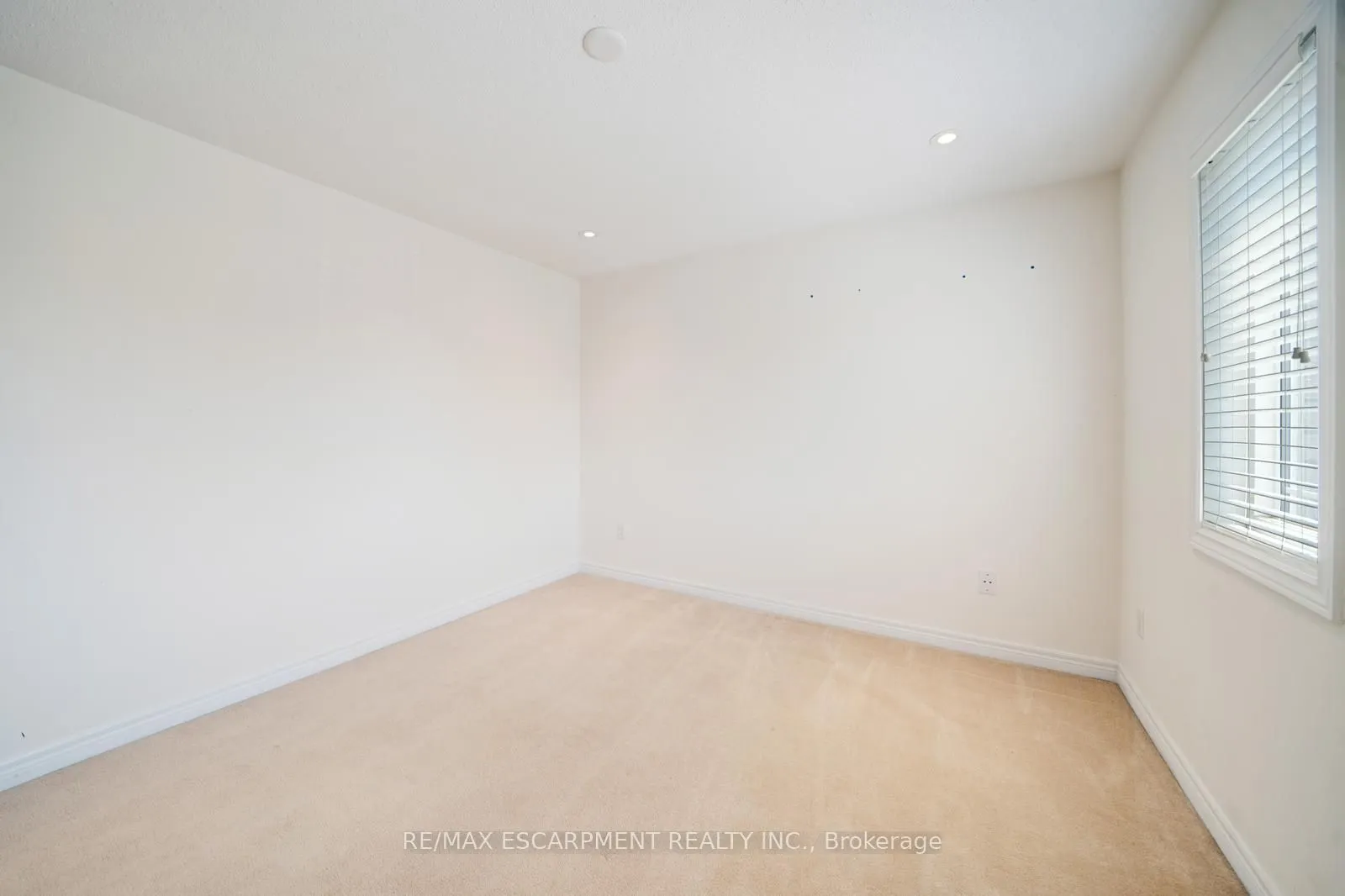 6 Weekes Avenue