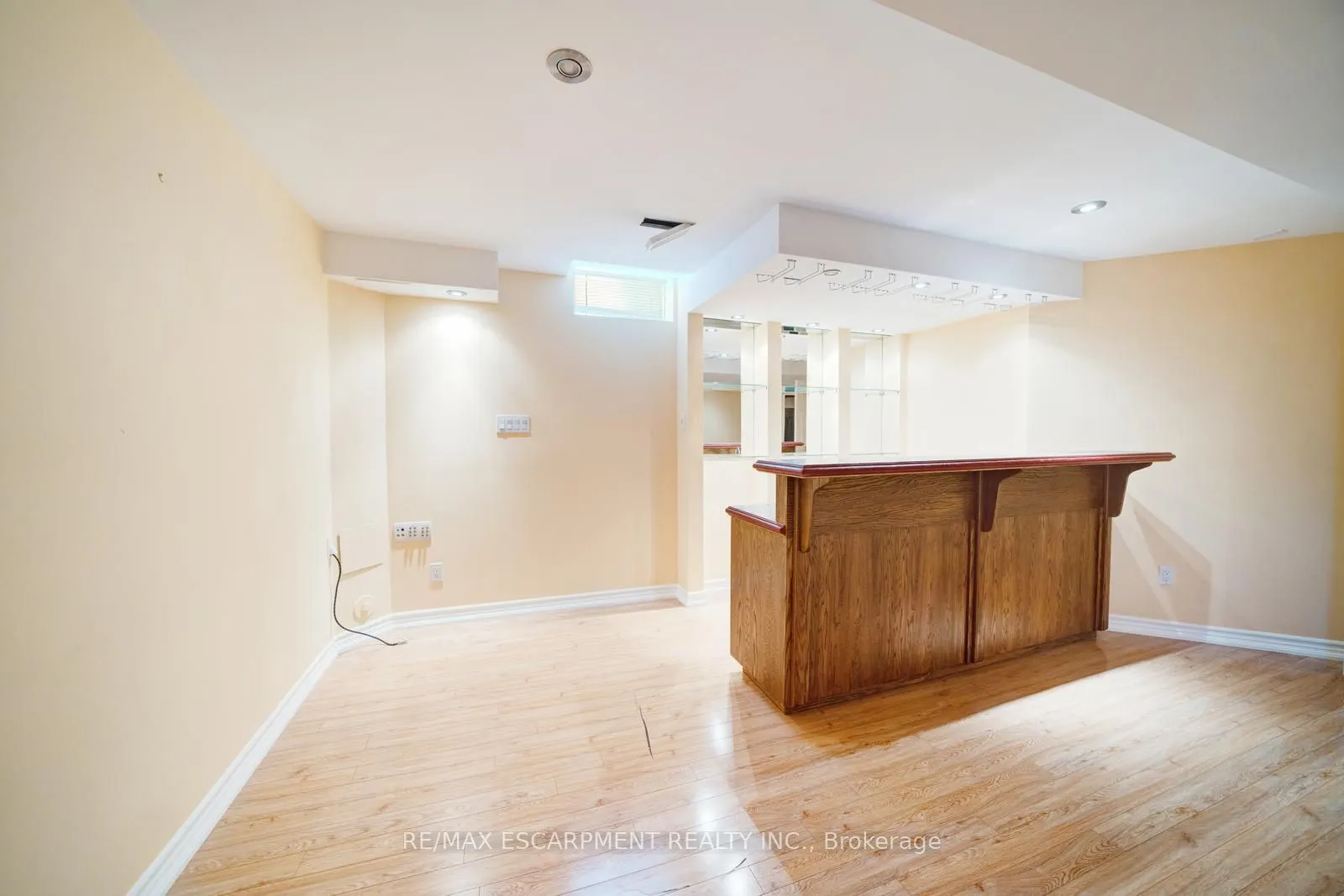 6 Weekes Avenue