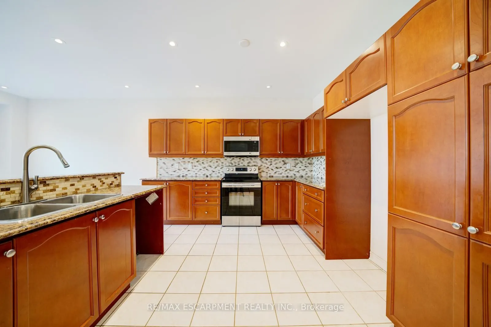 6 Weekes Avenue