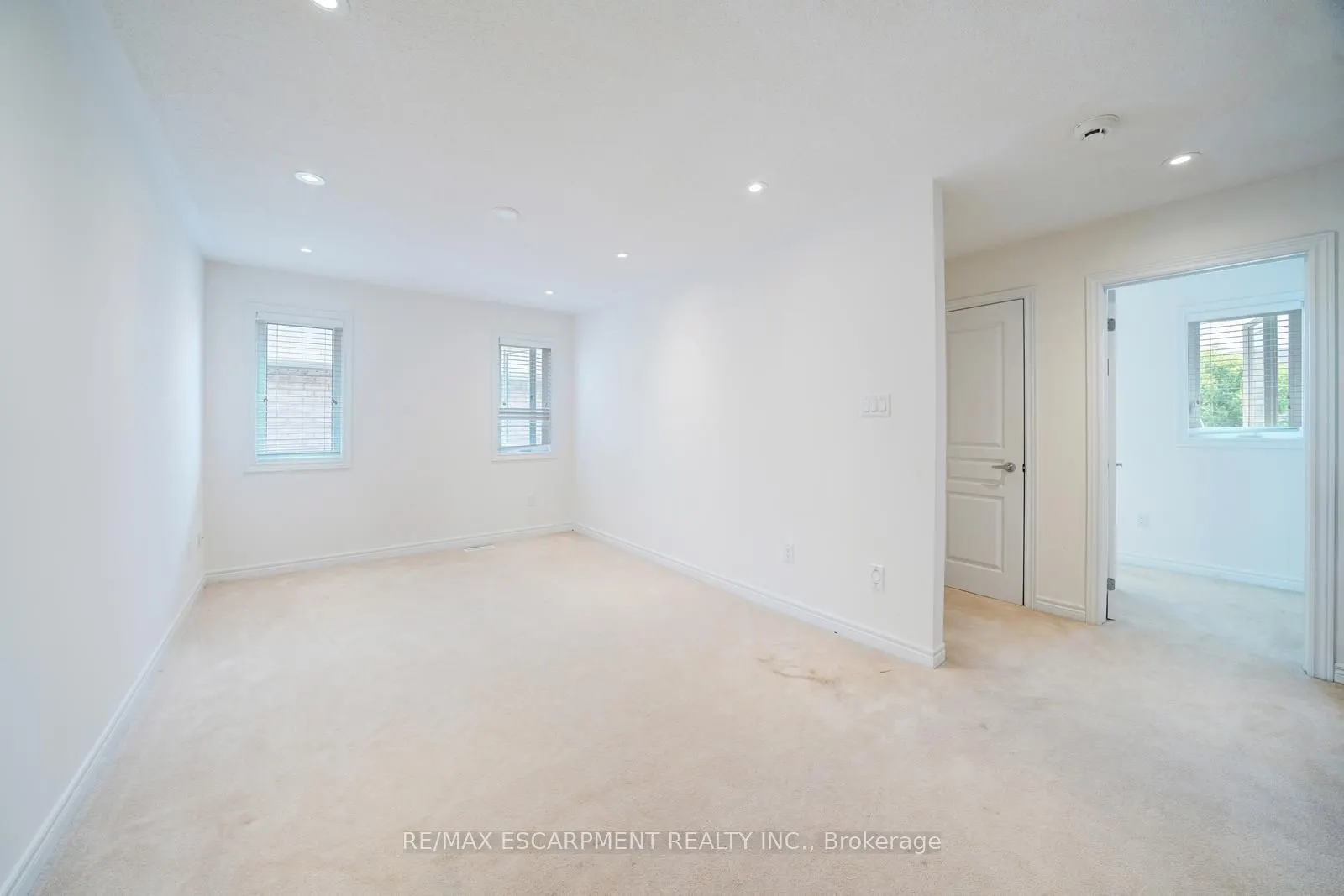 6 Weekes Avenue