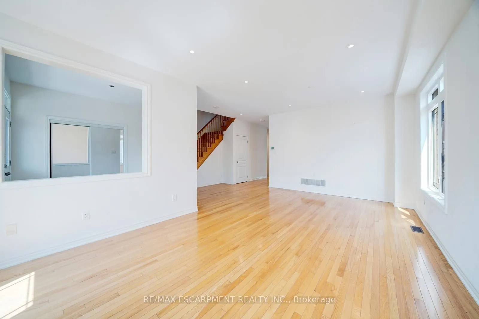 6 Weekes Avenue