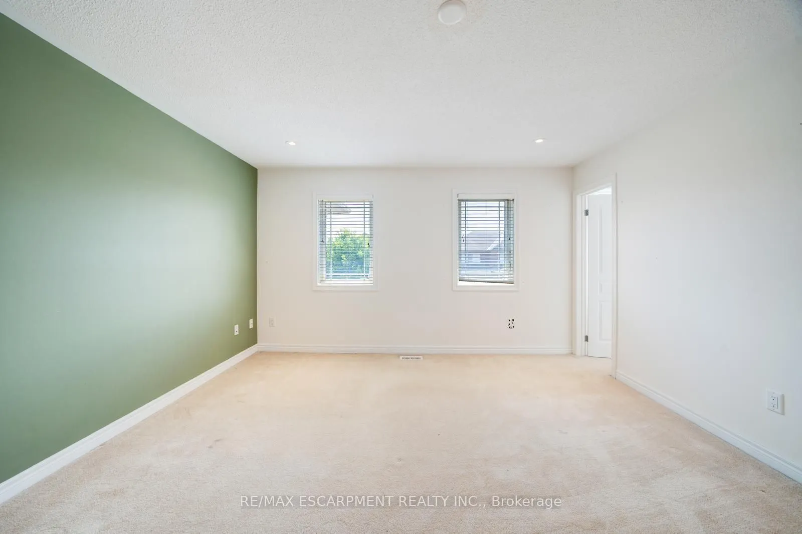 6 Weekes Avenue