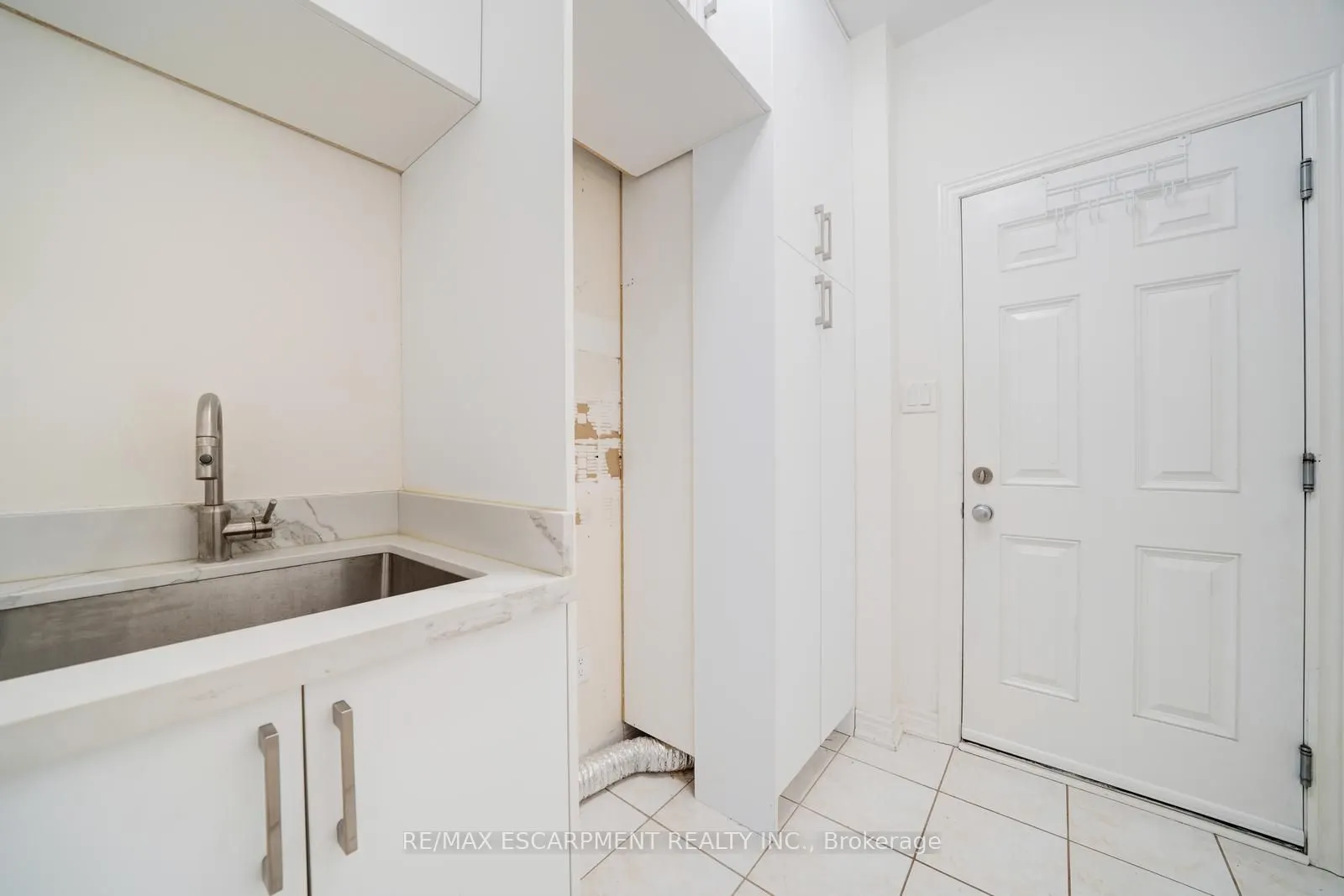 6 Weekes Avenue
