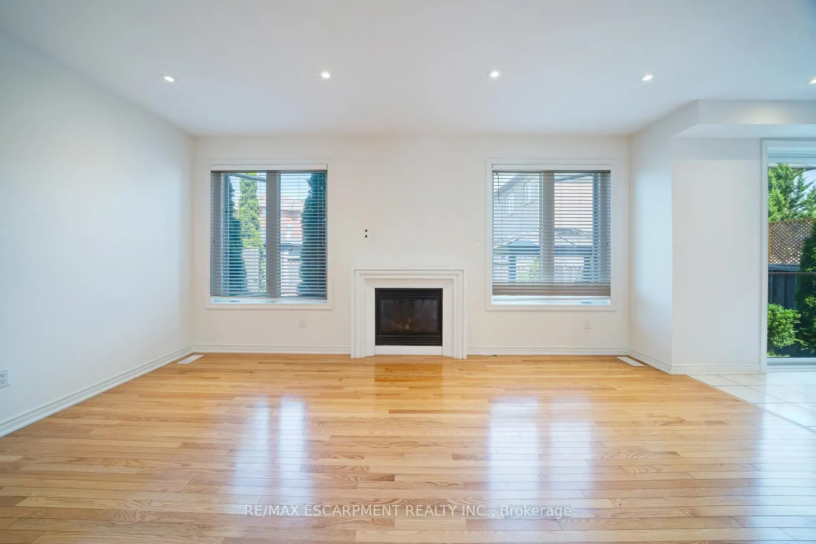 6 Weekes Avenue