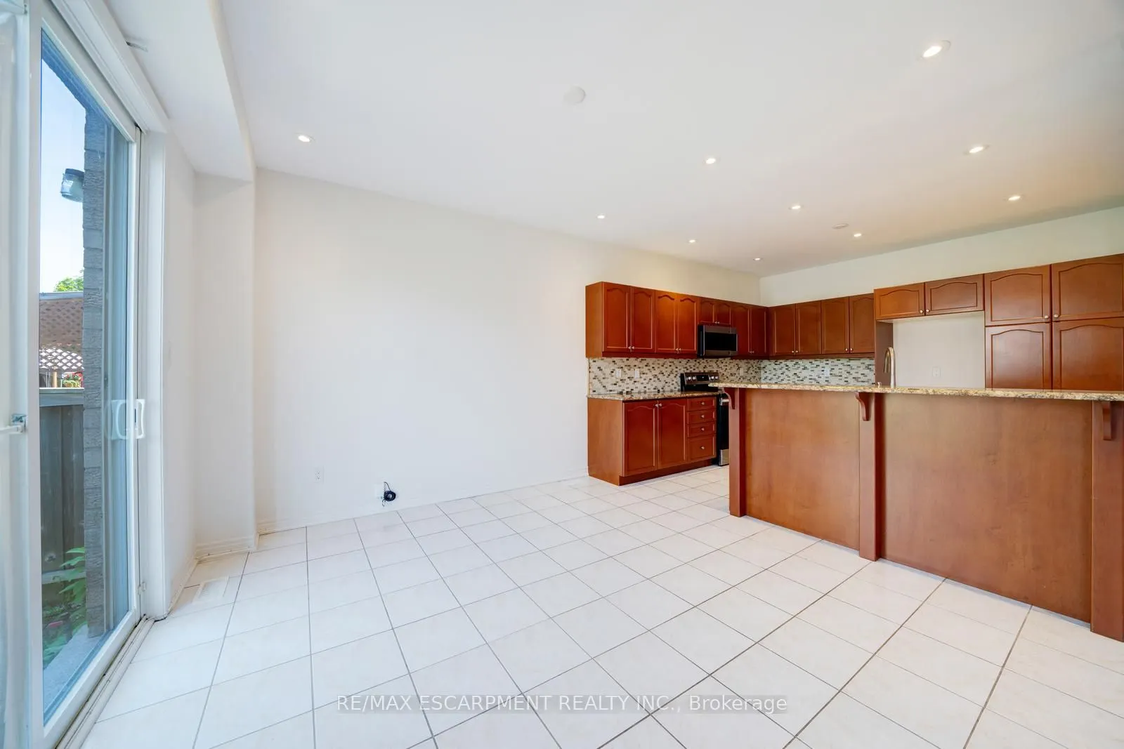 6 Weekes Avenue
