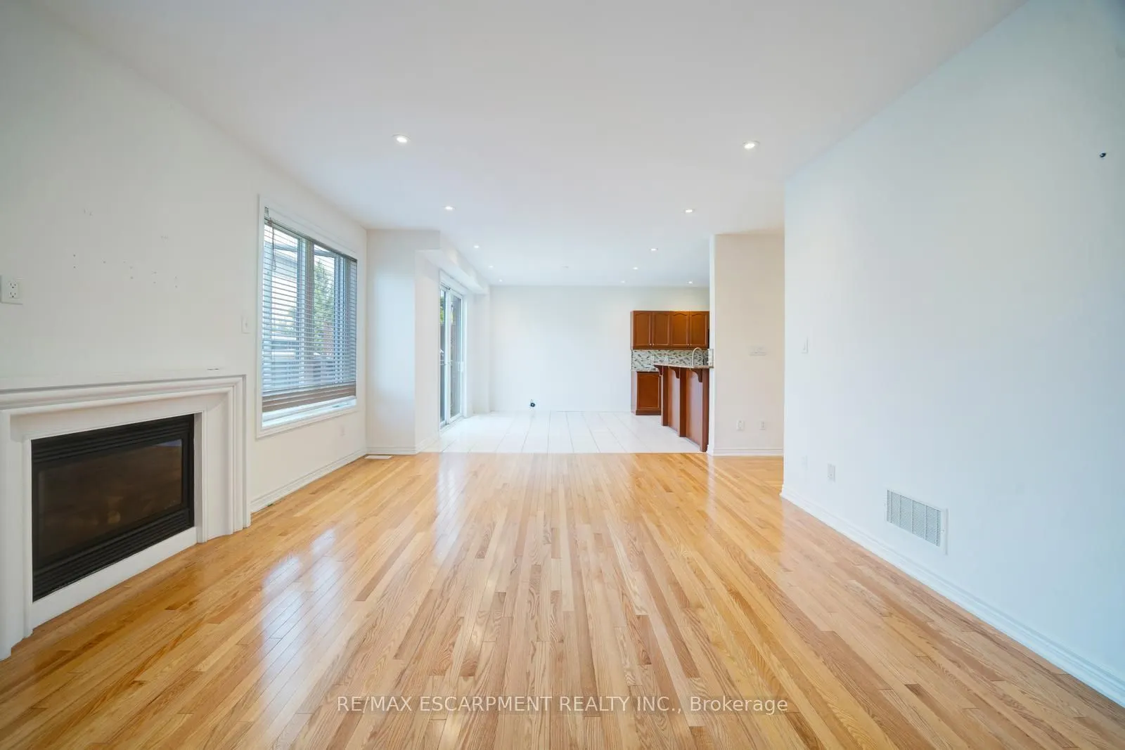 6 Weekes Avenue
