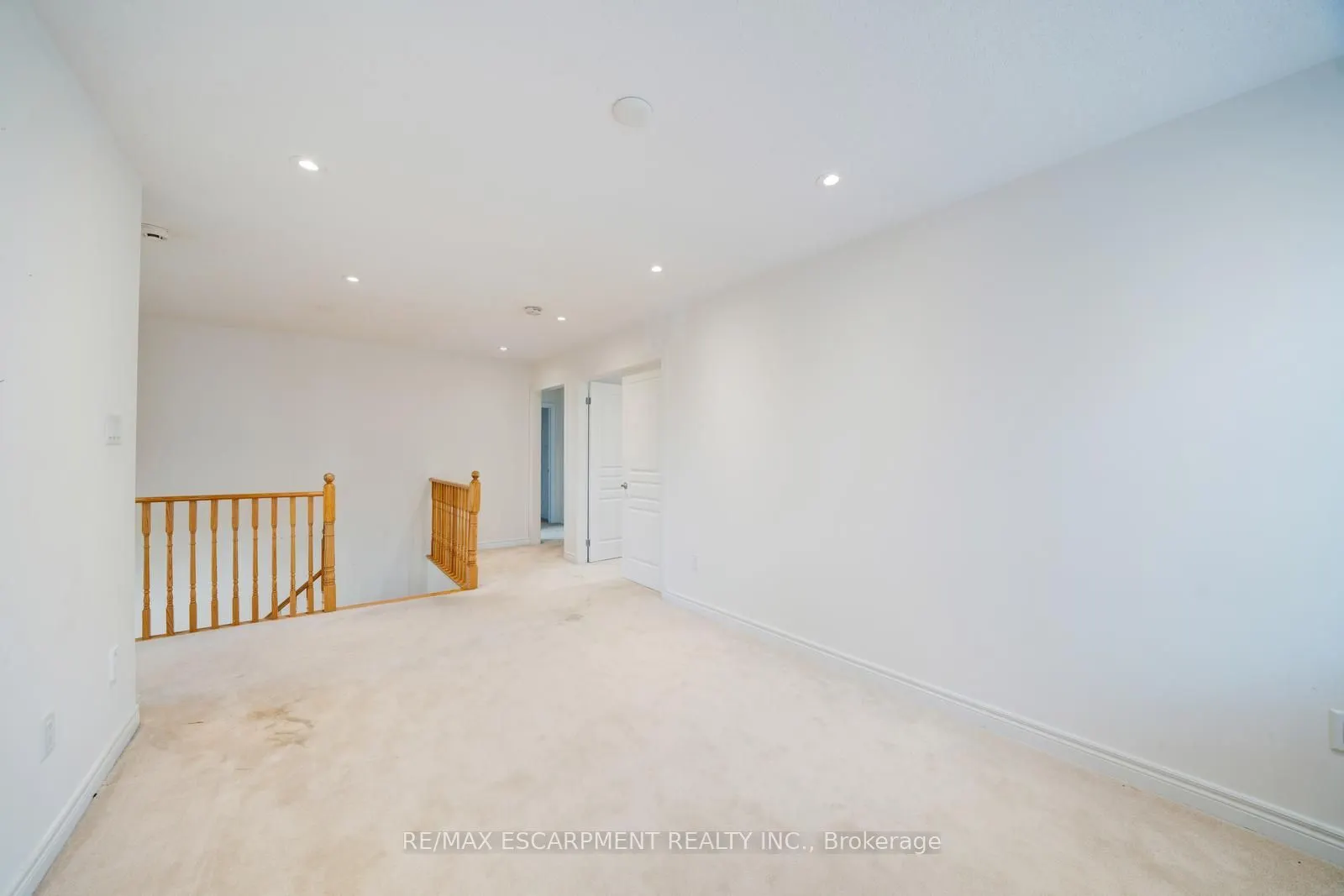6 Weekes Avenue