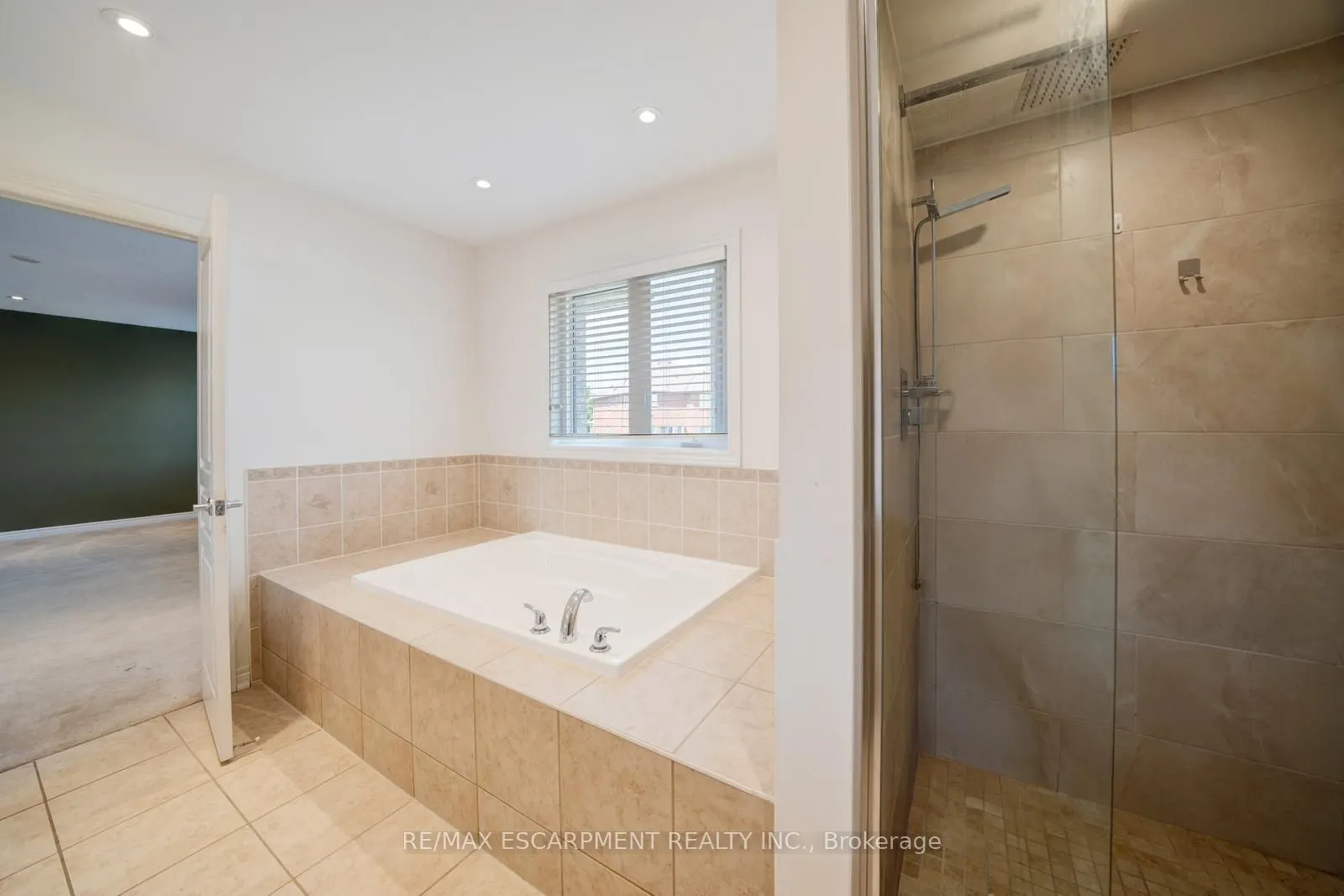6 Weekes Avenue