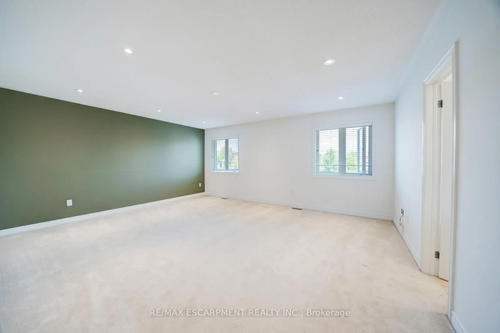 6 Weekes Avenue