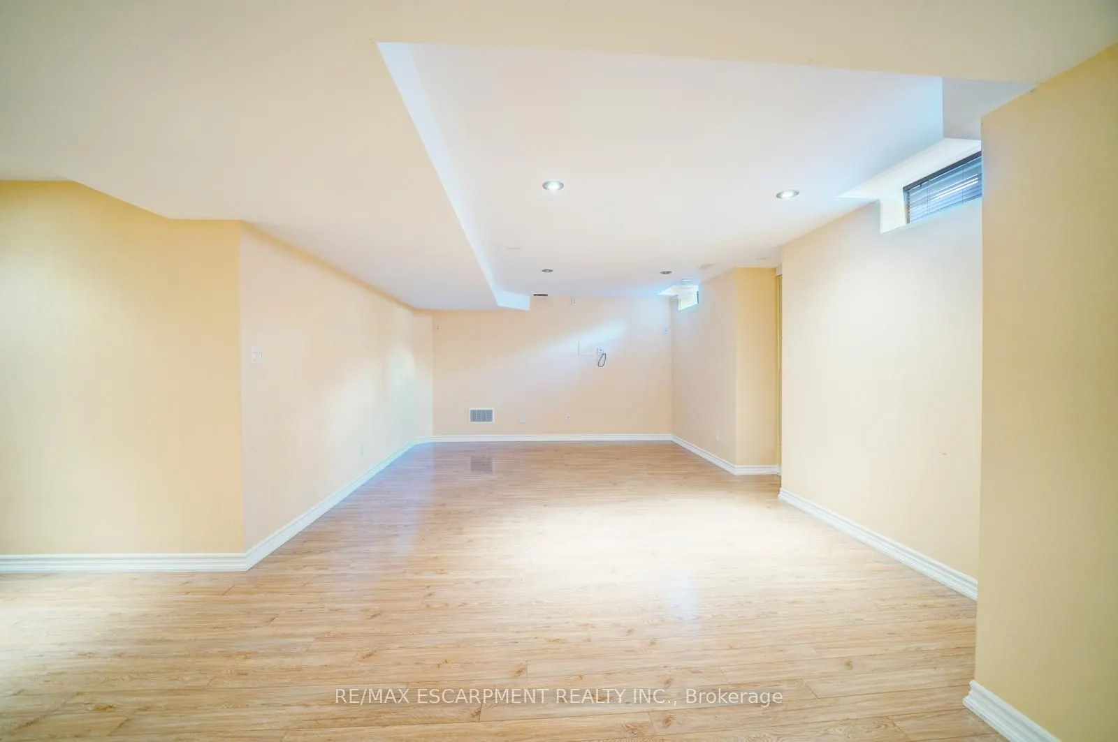 6 Weekes Avenue