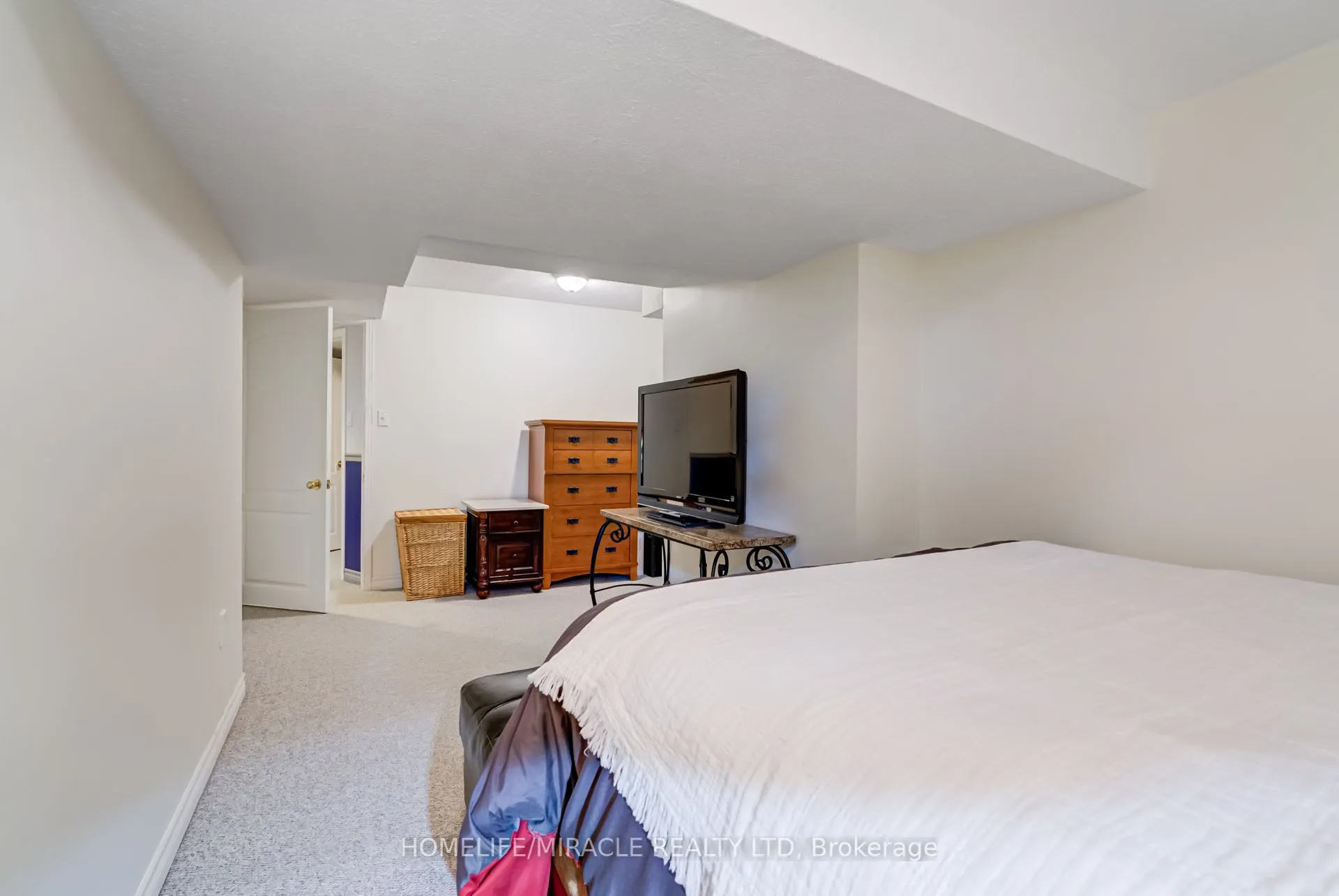 146 8th Avenue