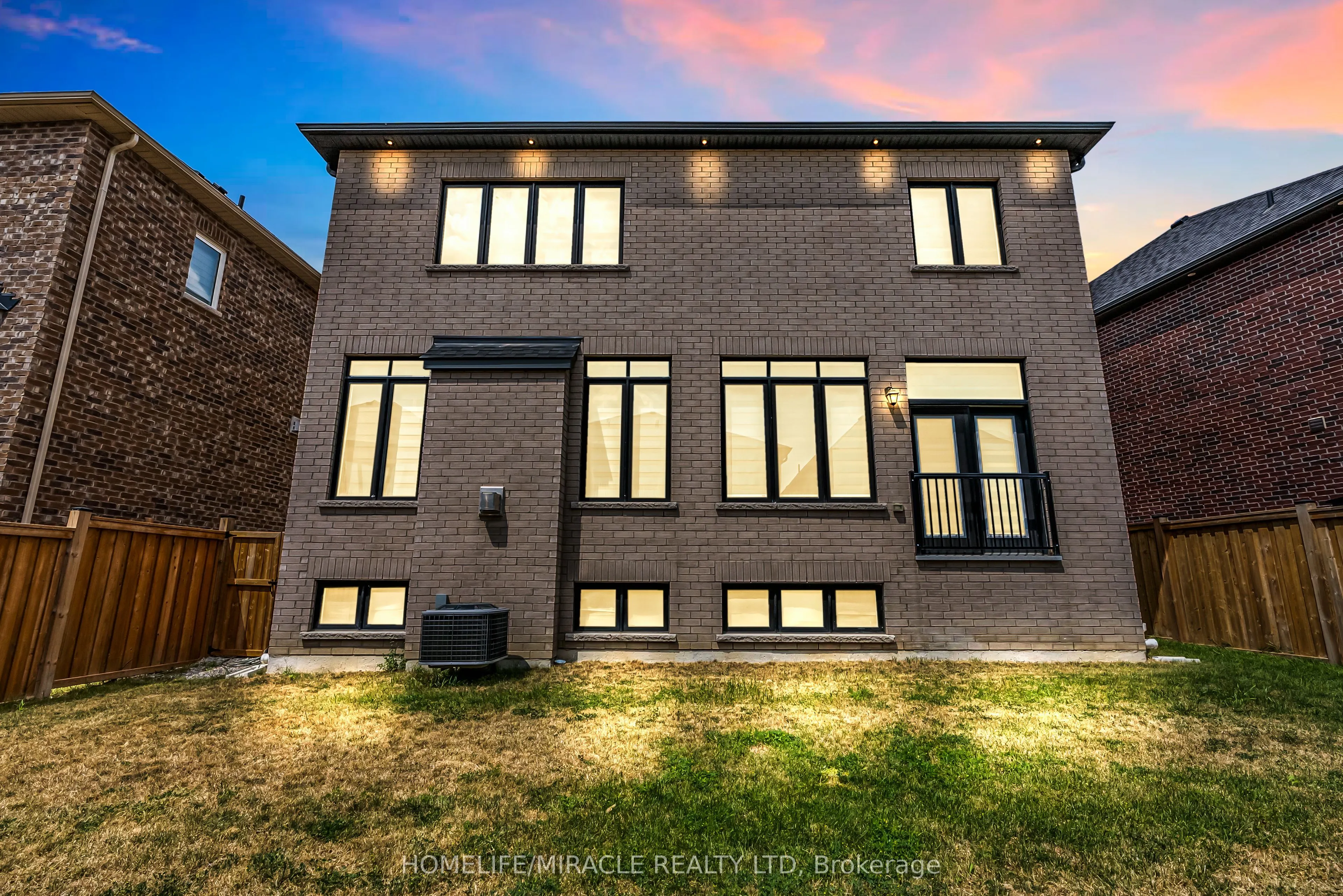 9 Galen Crescent