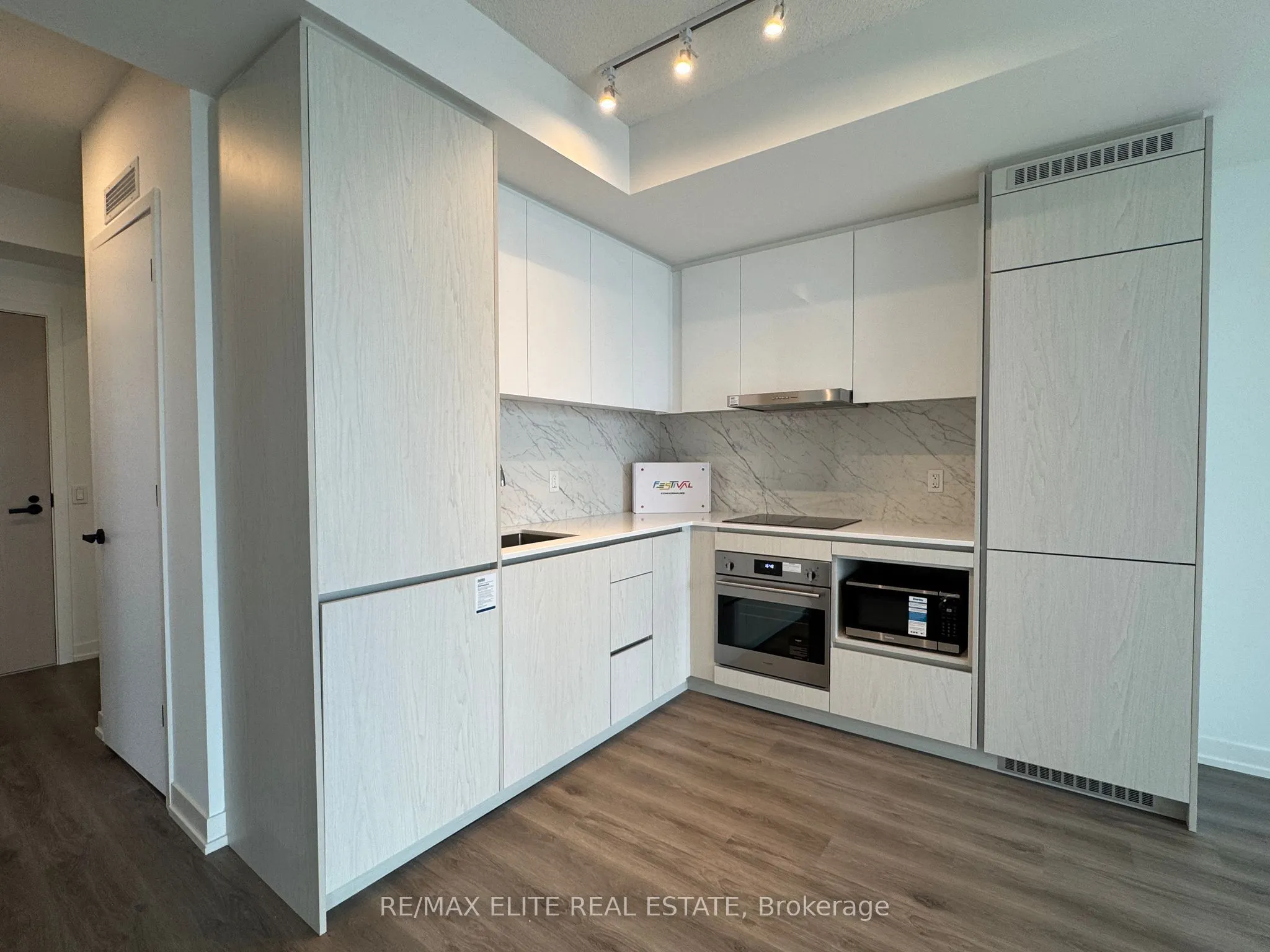 28 Interchange Way, #2903