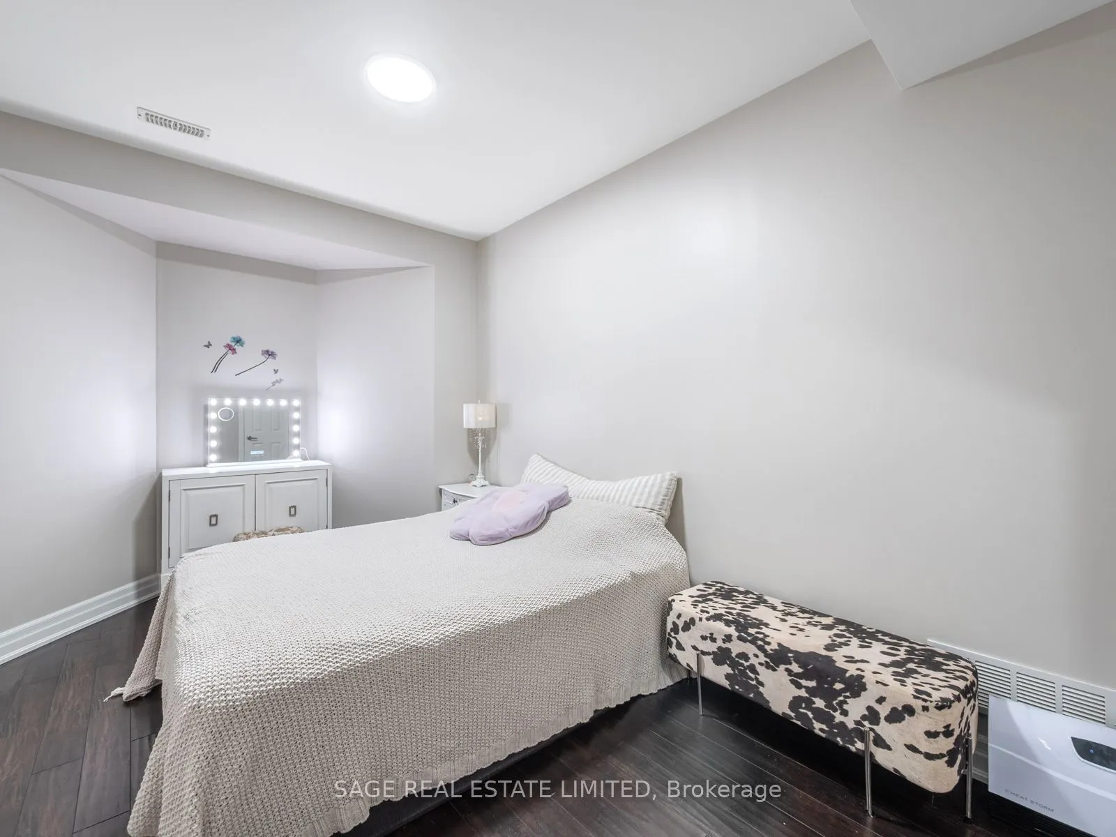 4 Alex Campbell Crescent W, #LOWER