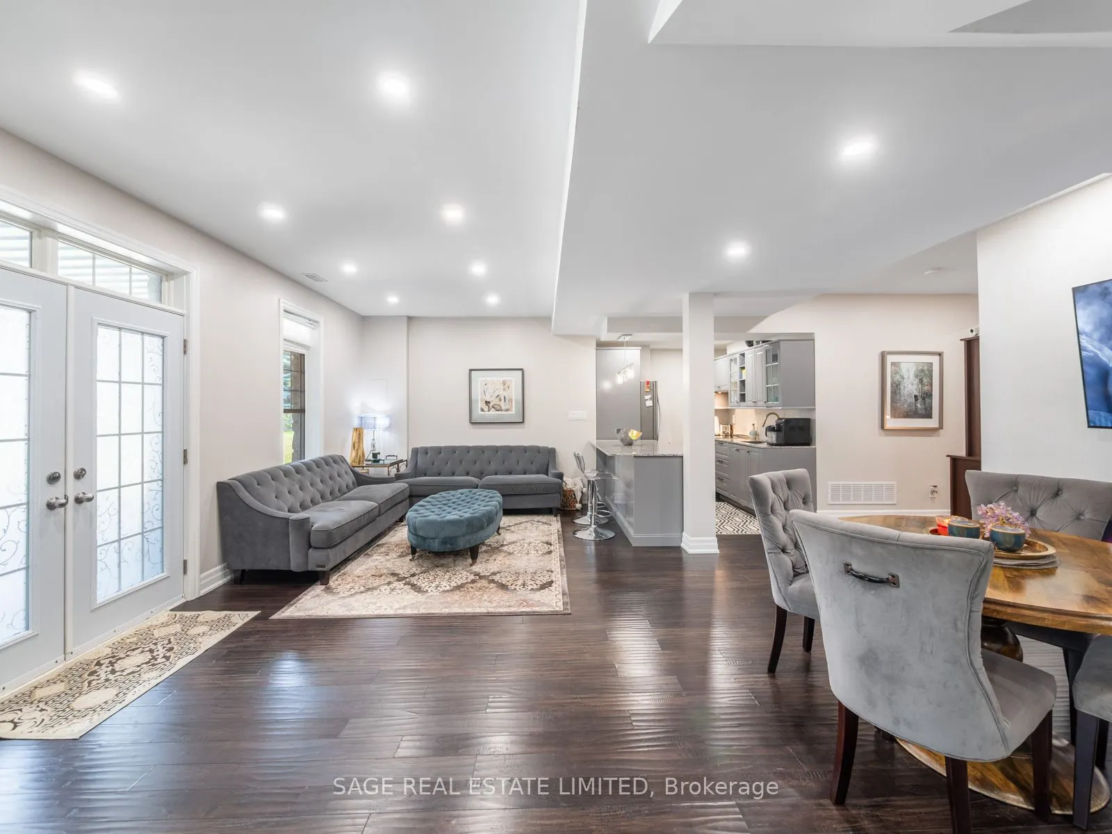 4 Alex Campbell Crescent W, #LOWER