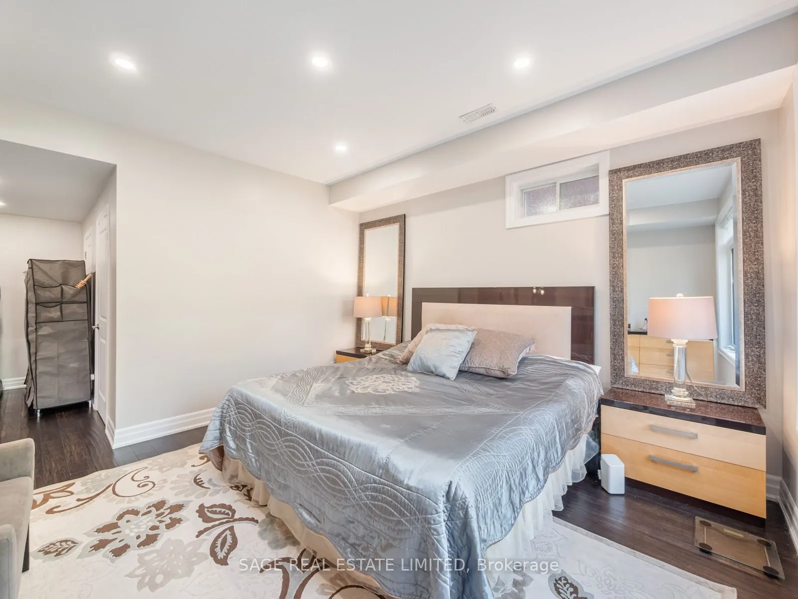 4 Alex Campbell Crescent W, #LOWER