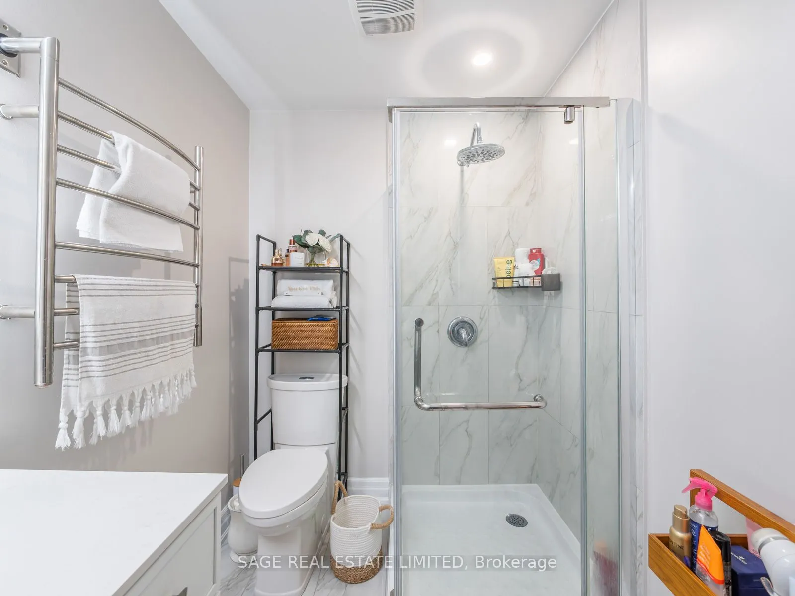4 Alex Campbell Crescent W, #LOWER