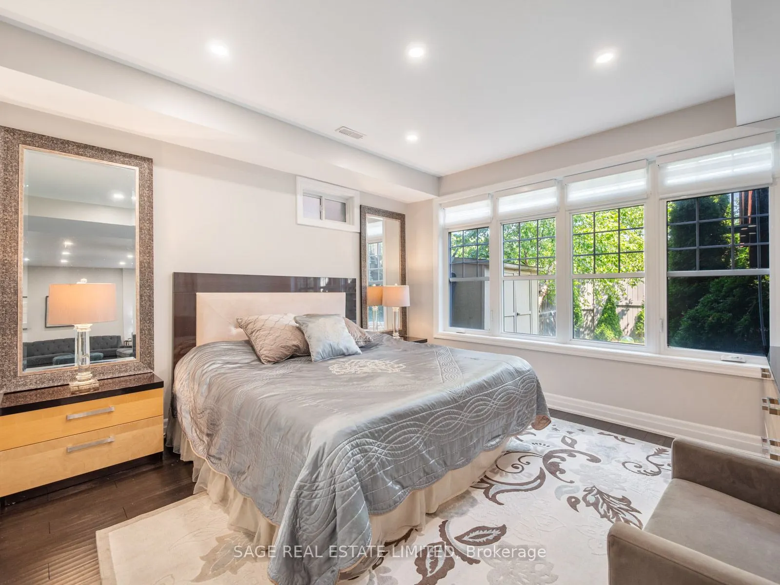 4 Alex Campbell Crescent W, #LOWER