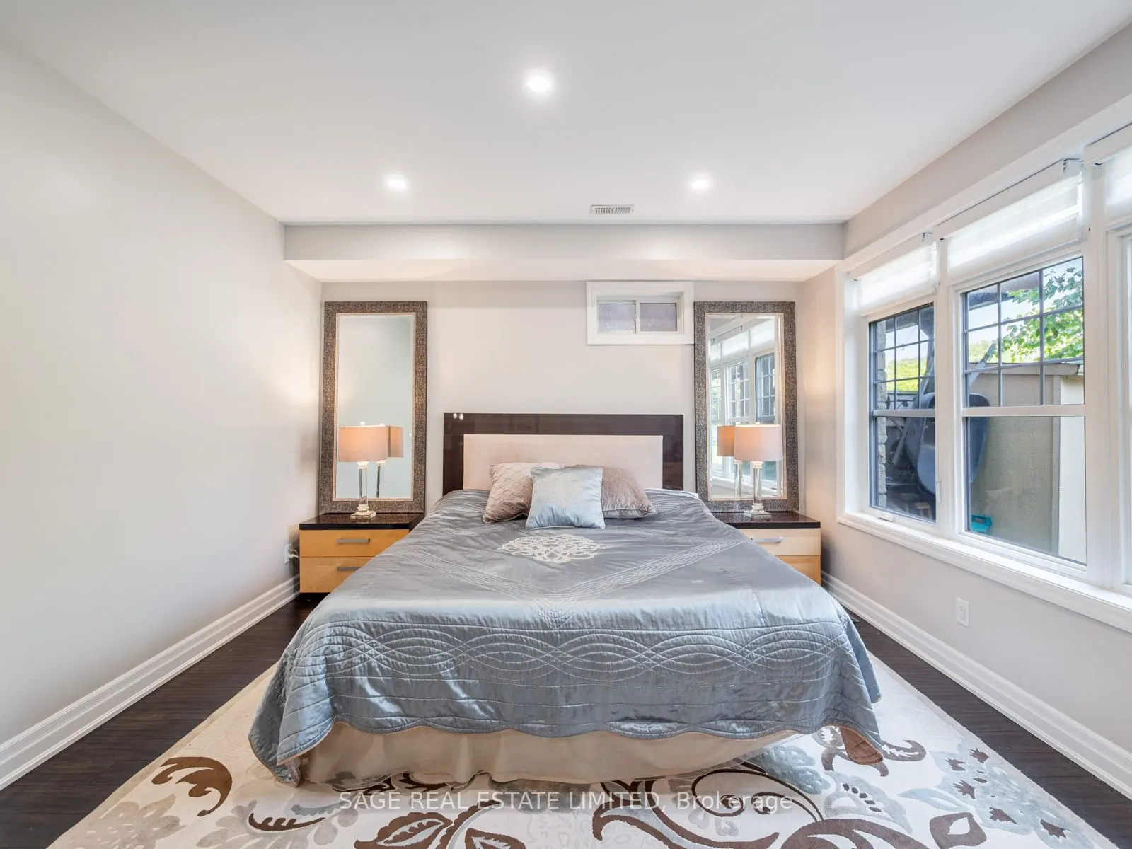 4 Alex Campbell Crescent W, #LOWER