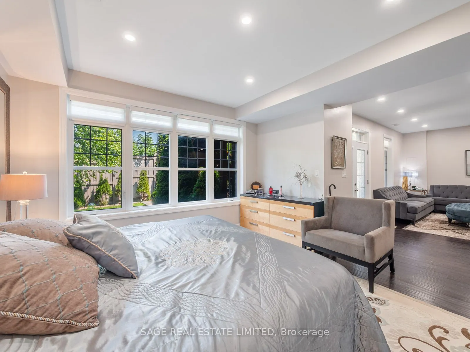 4 Alex Campbell Crescent W, #LOWER
