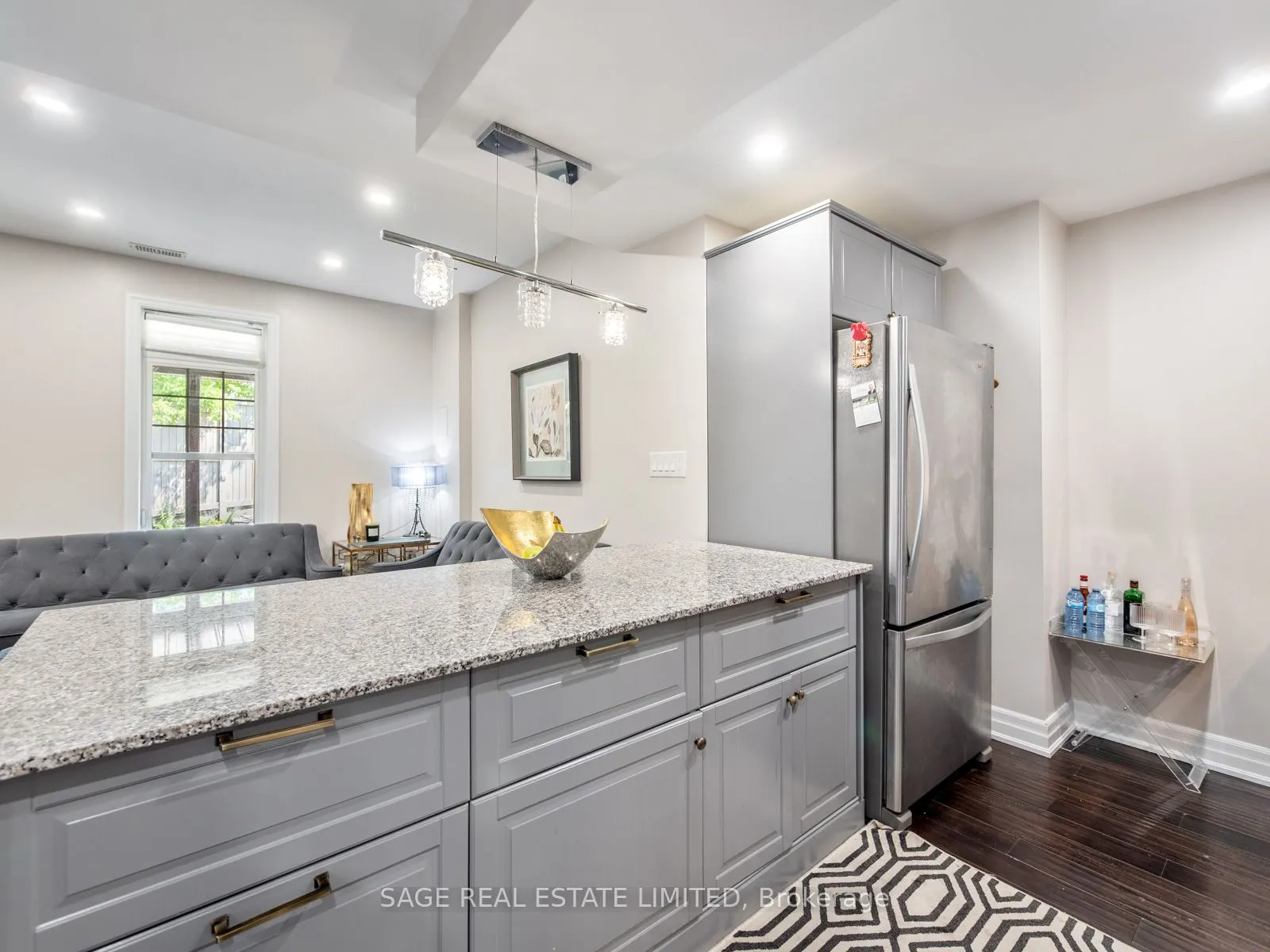4 Alex Campbell Crescent W, #LOWER