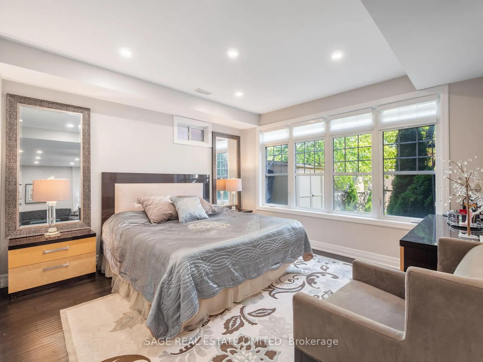 4 Alex Campbell Crescent W, #LOWER