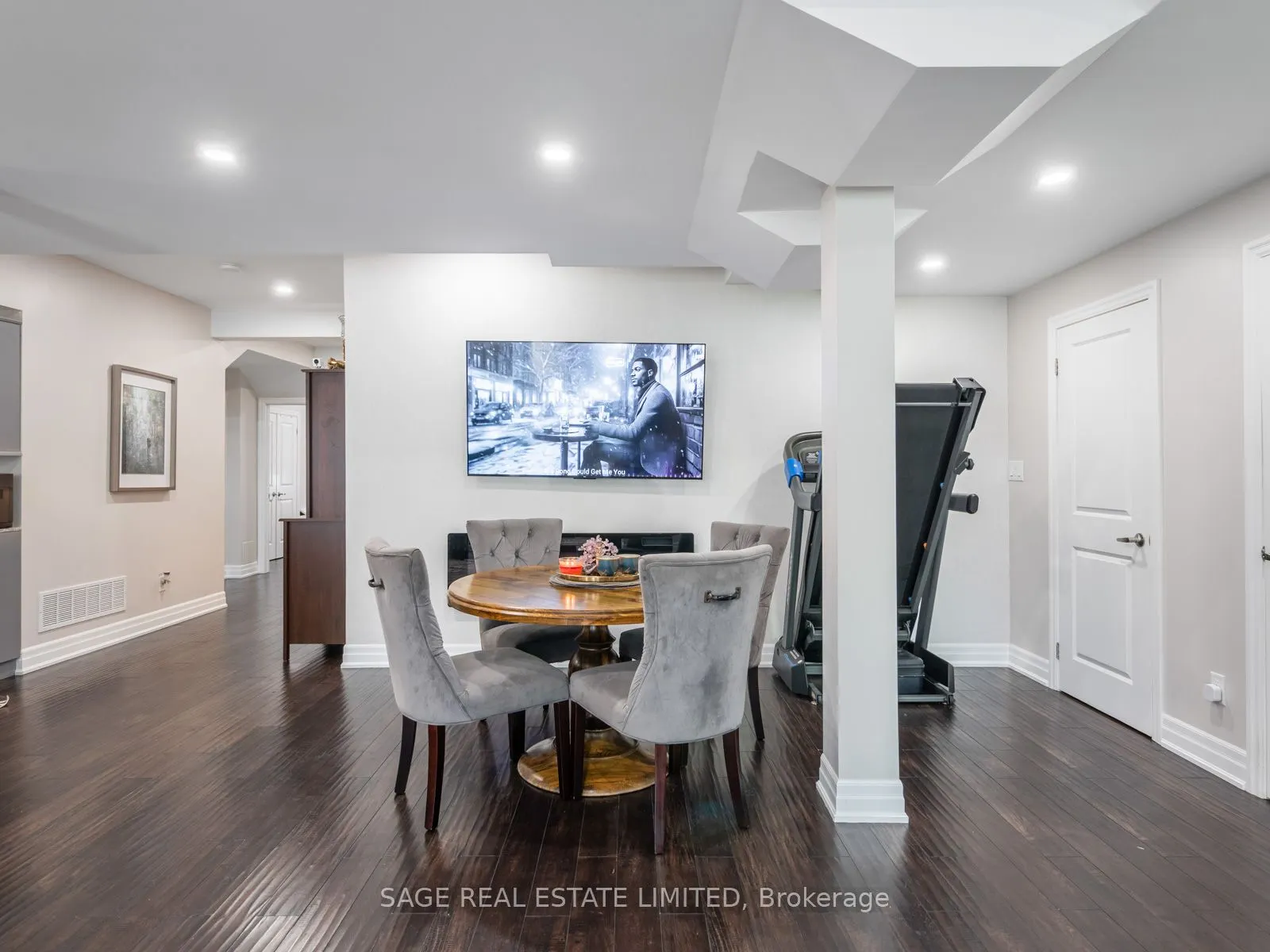 4 Alex Campbell Crescent W, #LOWER