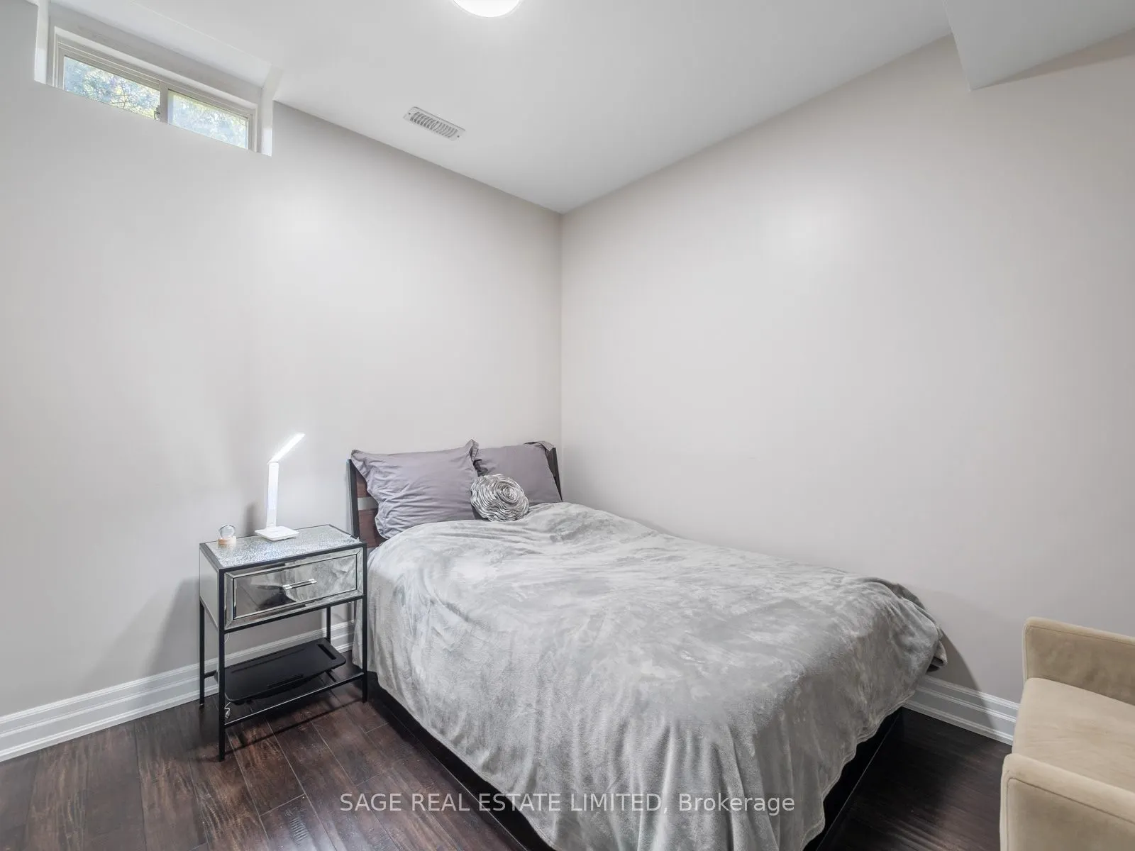 4 Alex Campbell Crescent W, #LOWER