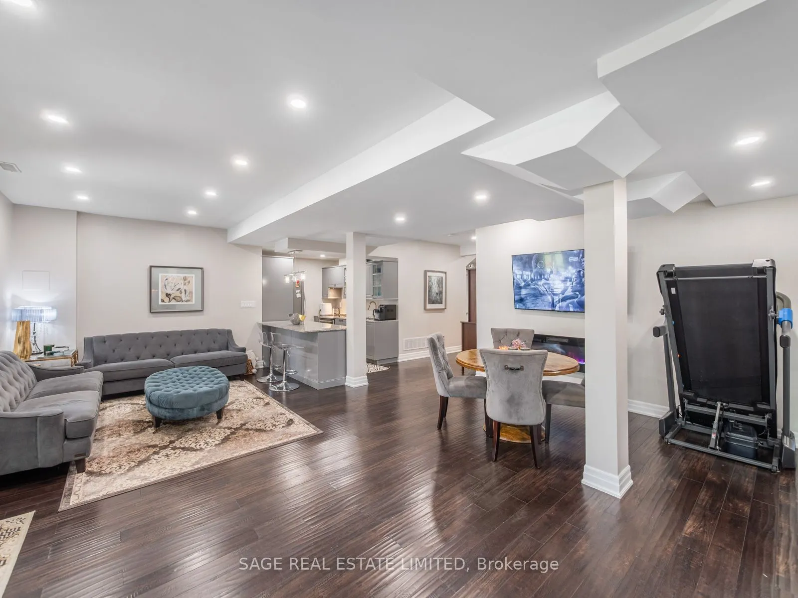 4 Alex Campbell Crescent W, #LOWER