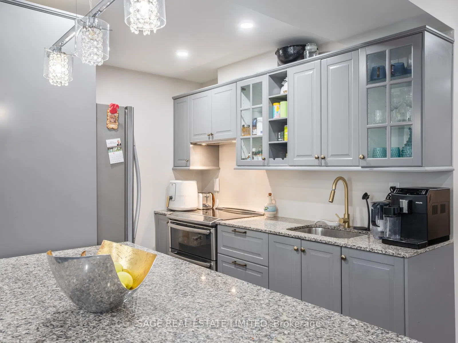 4 Alex Campbell Crescent W, #LOWER