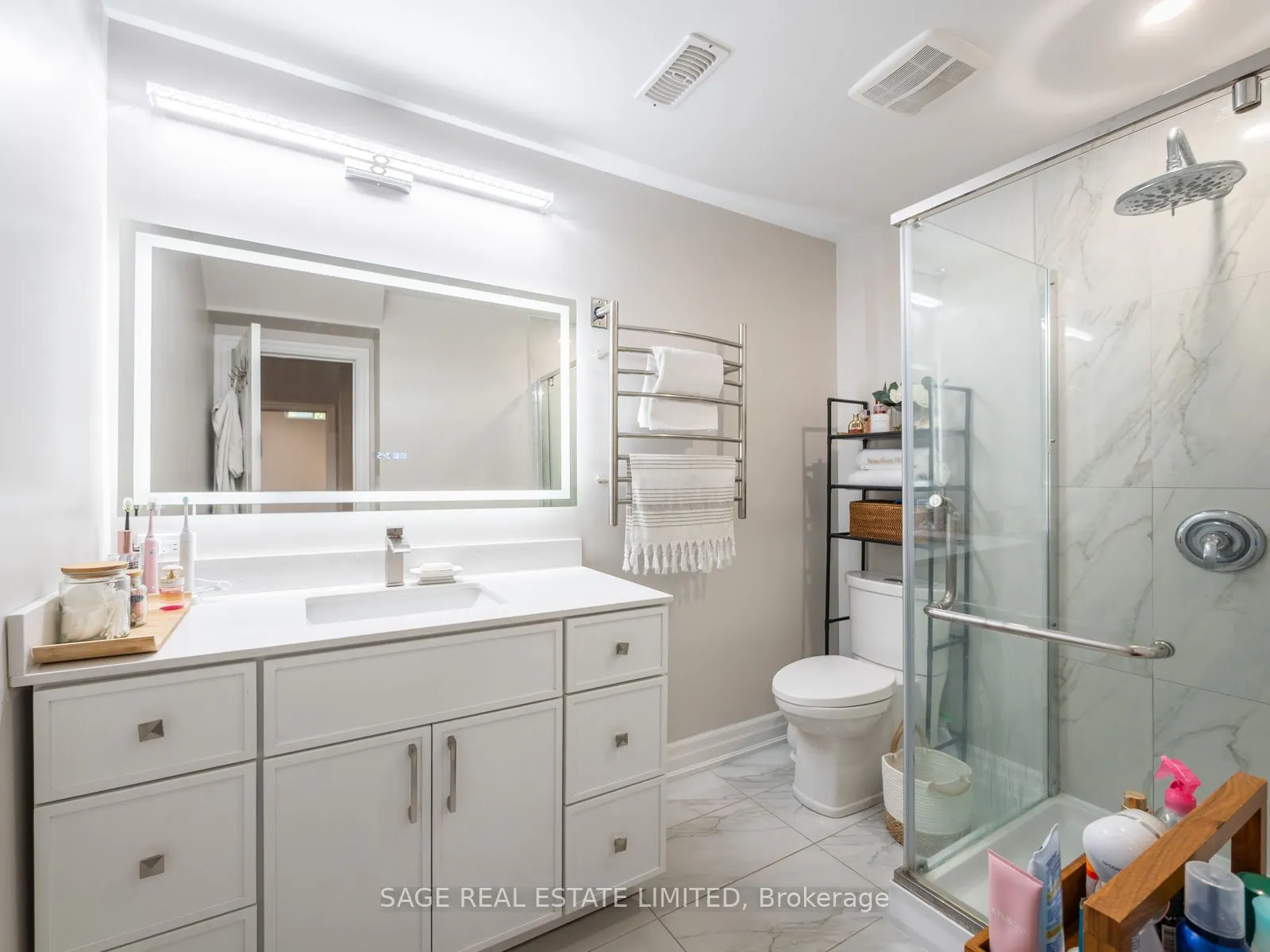 4 Alex Campbell Crescent W, #LOWER