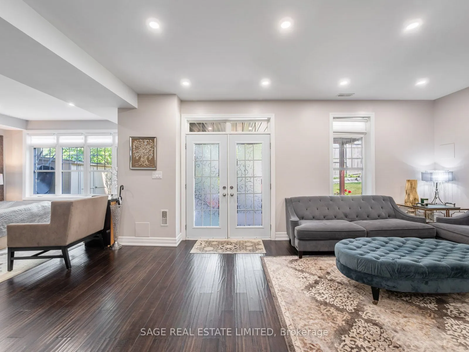 4 Alex Campbell Crescent W, #LOWER