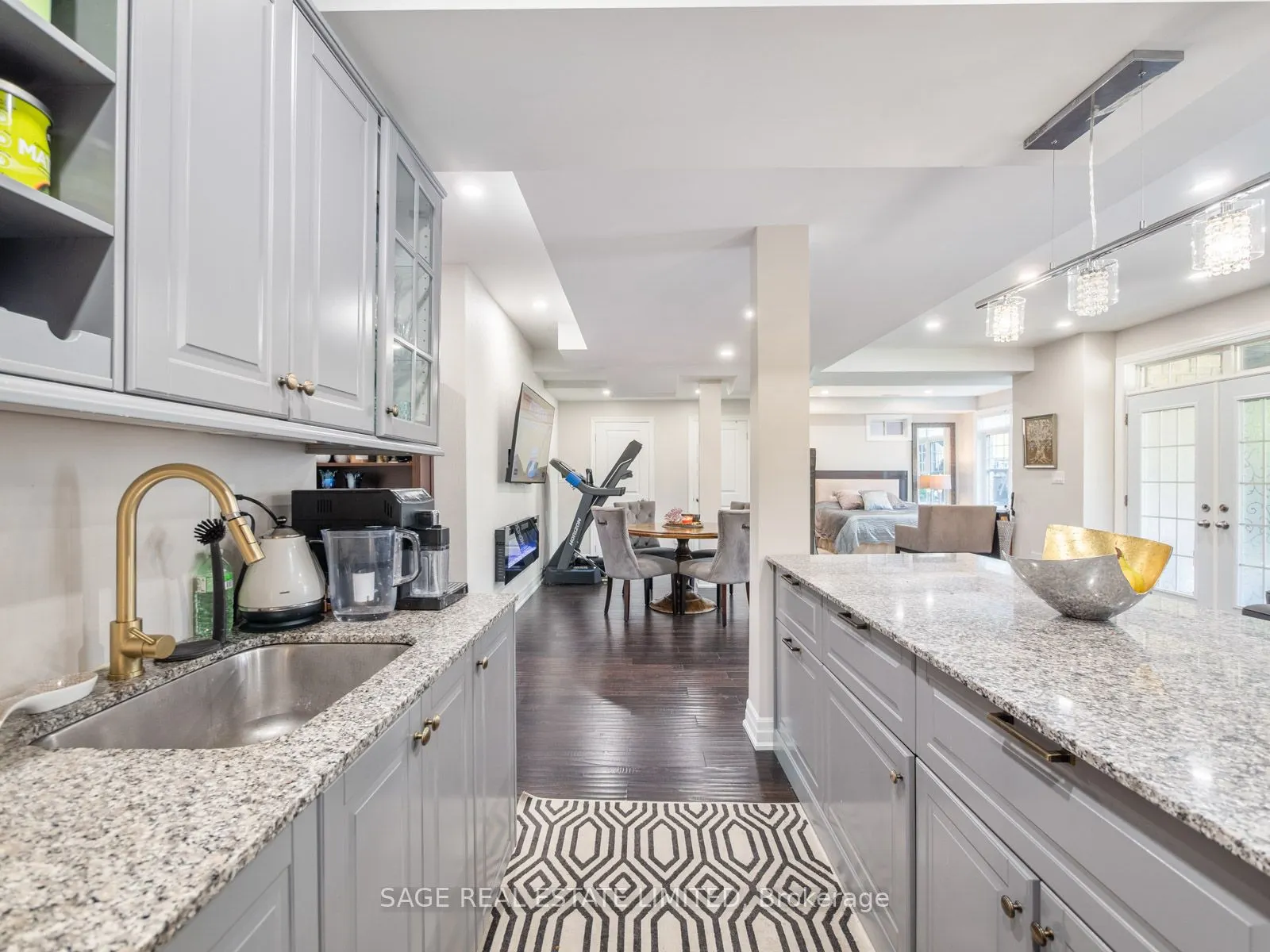 4 Alex Campbell Crescent W, #LOWER