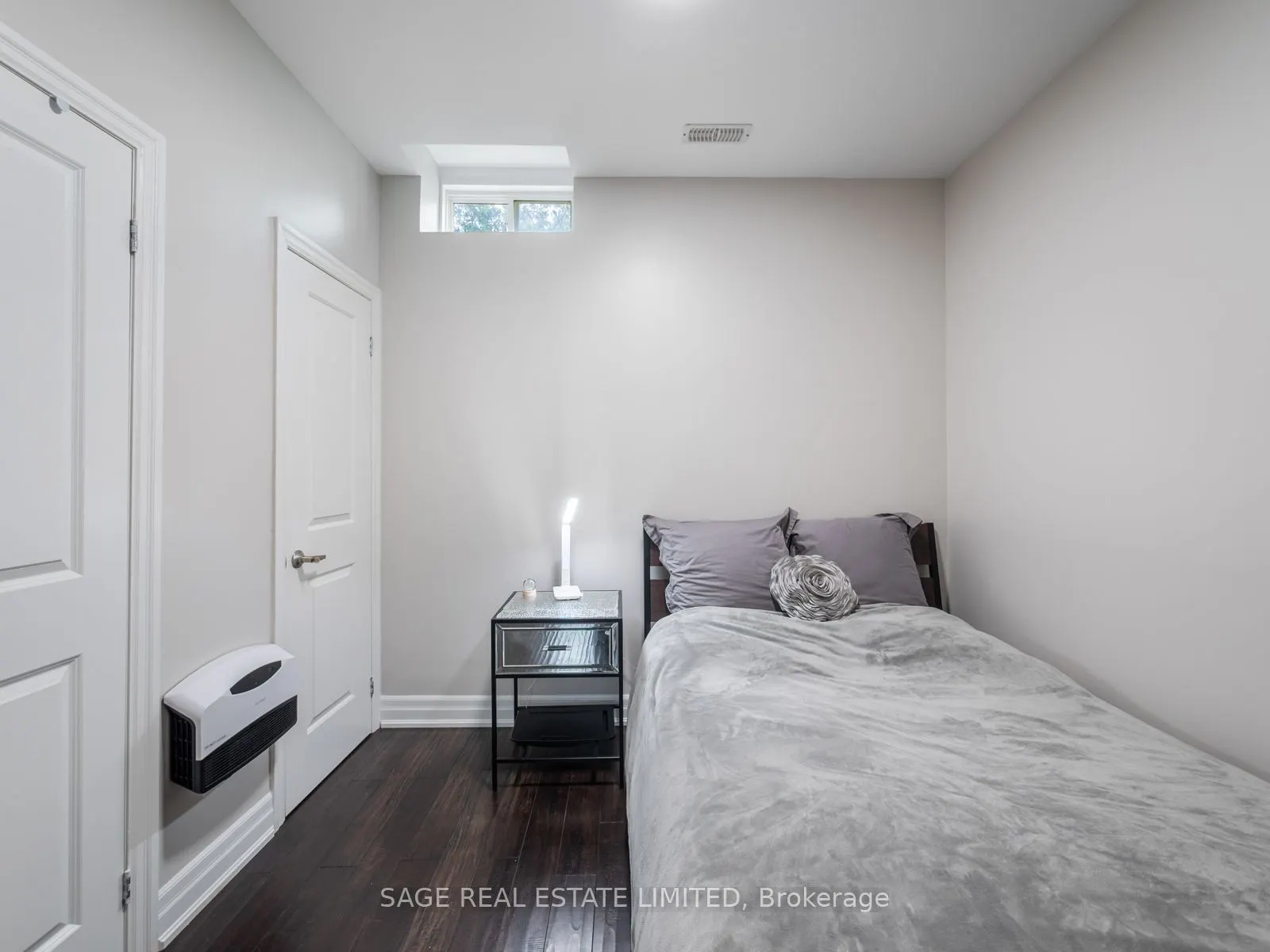 4 Alex Campbell Crescent W, #LOWER
