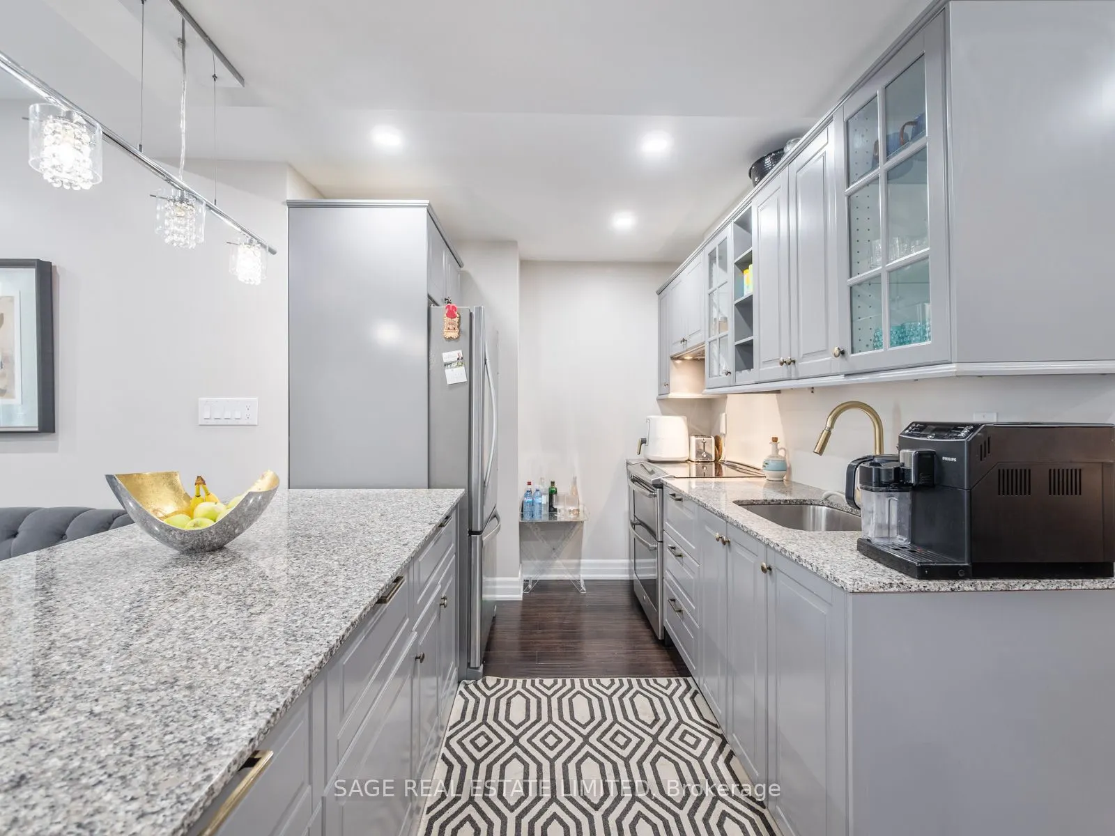 4 Alex Campbell Crescent W, #LOWER