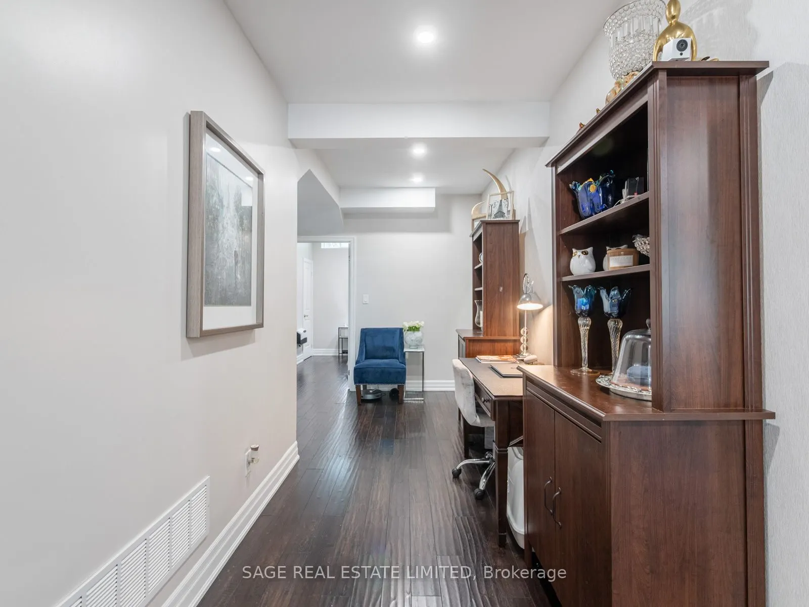 4 Alex Campbell Crescent W, #LOWER