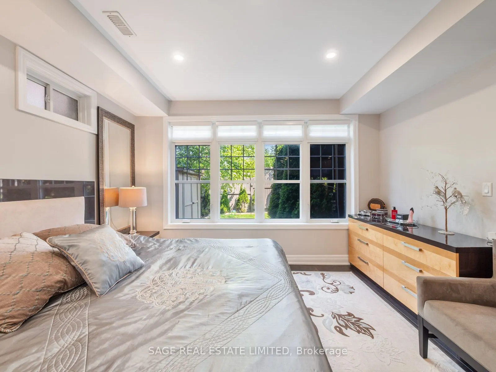 4 Alex Campbell Crescent W, #LOWER
