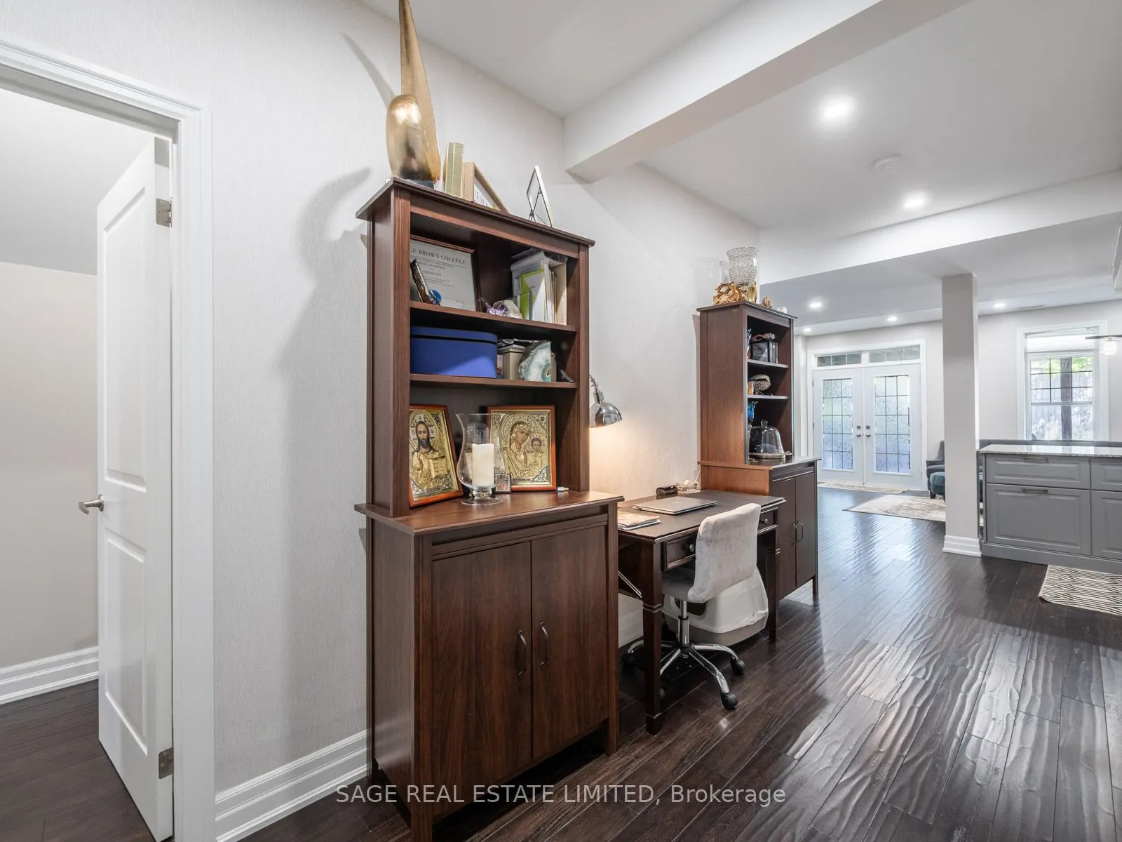 4 Alex Campbell Crescent W, #LOWER