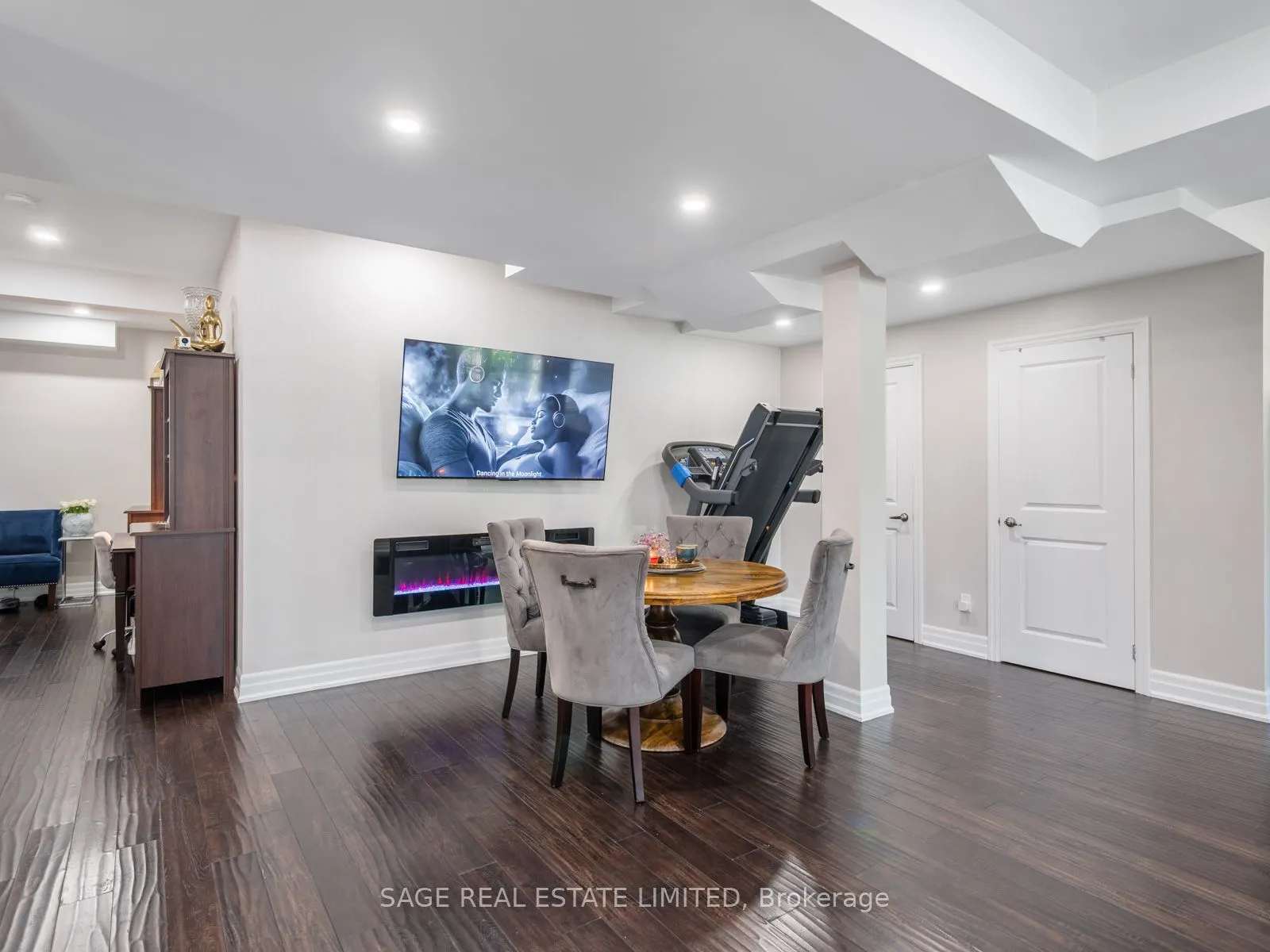 4 Alex Campbell Crescent W, #LOWER