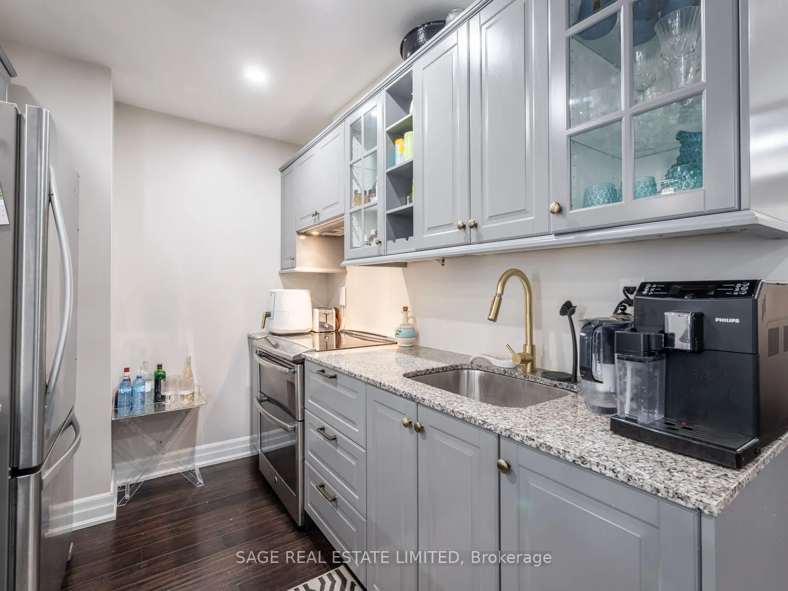 4 Alex Campbell Crescent W, #LOWER
